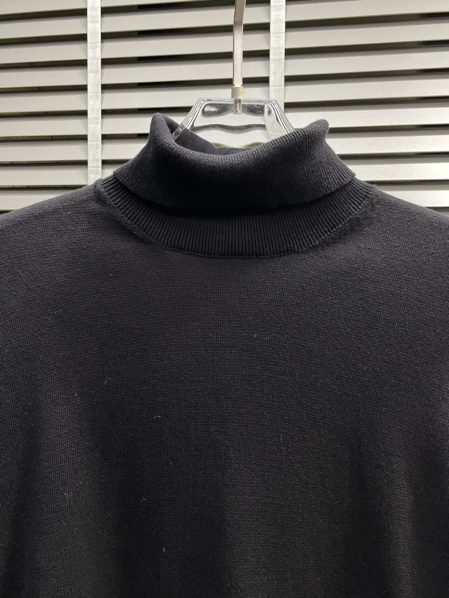 Luxurious and Uncompromising: Dior’s Autumn/Winter Sweater Collection, Sizes S-XL - 图片 3
