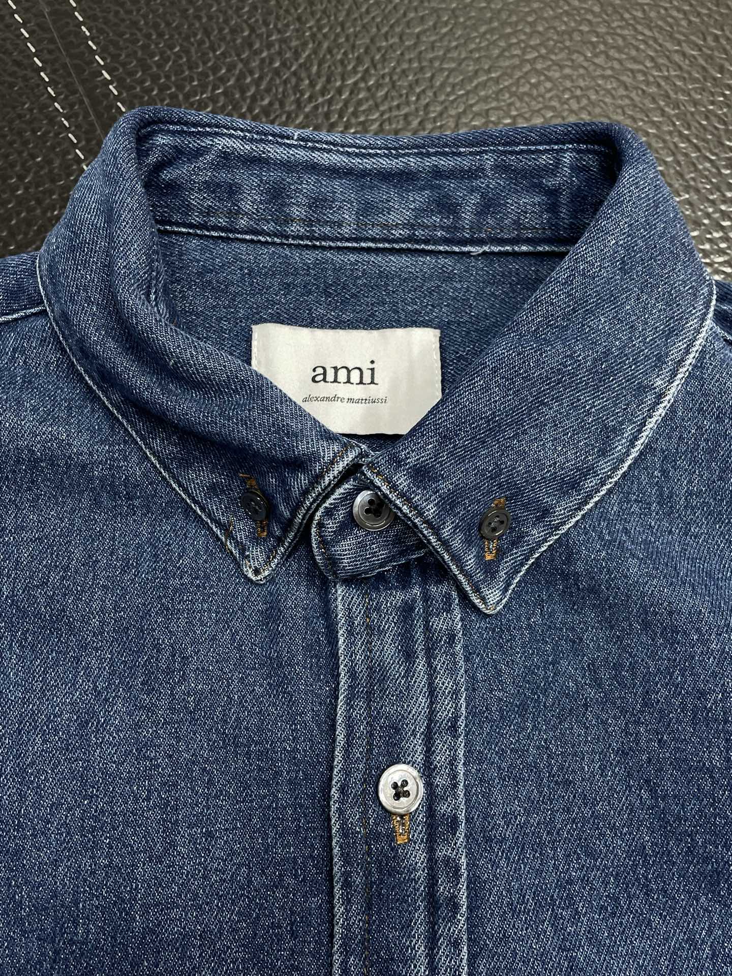 Exclusive AMI AMY Cowboy Coats: Classic Design, Quality Fabrics, Luxurious Look - 图片 6