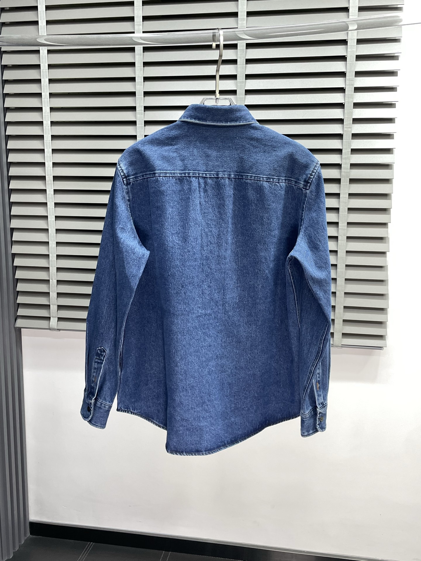 Exclusive AMI AMY Cowboy Coats: Classic Design, Quality Fabrics, Luxurious Look - 图片 2