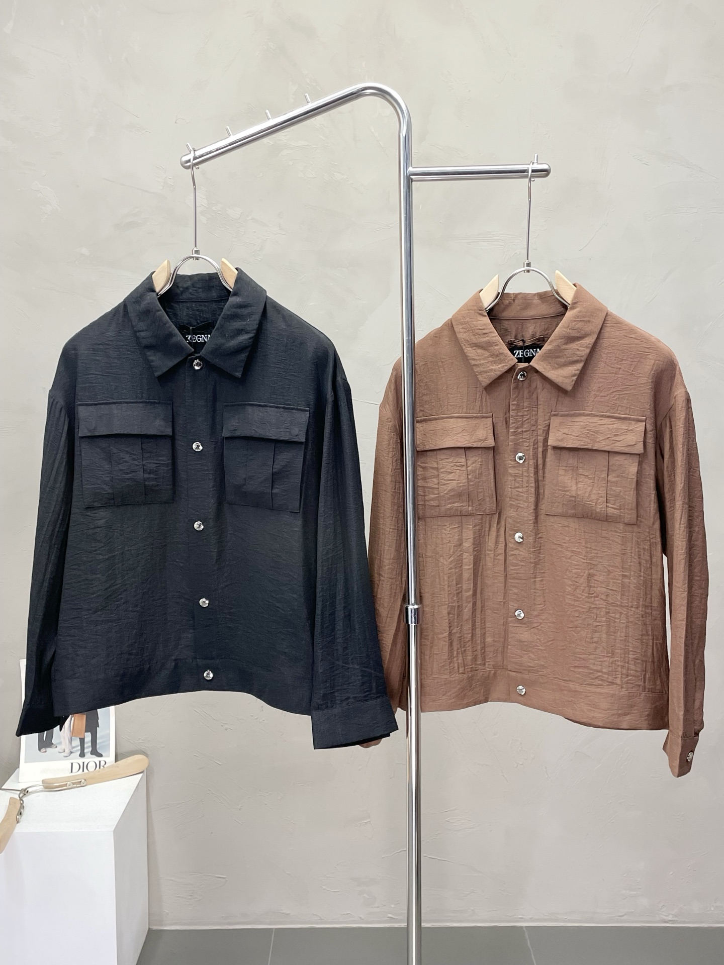 NO:457215,.ZEGNA exclusively offers casual spring and summer thin jackets, high-end customization, high-version, fashionable and versatile imported fabrics, super soft and delicate, skin-friendly and comfortable to wear, high-end boutique, OEM, fine-tuned top-body, men's essential items, complete three standards, code M-3XL,,zegna, jackets & coats,alexander wang19860909.ZEGNA杰尼亚独家专供休闲春夏薄夹克 高端定制 高版本 时尚百搭爆款进口面料 手感超柔软细腻 穿着亲肤舒适 高端精品 代工厂精细做上身非常赞 男士必备单品 三标齐全 码数M-3XL,,zegna,jackets & coats,alexander wang,Men's clothing