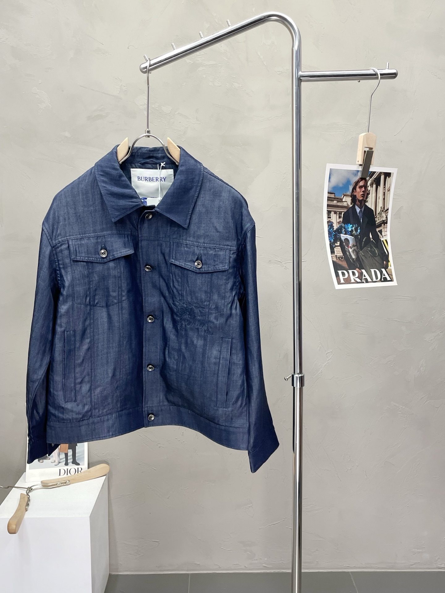 NO:461760,.Burberry Burberry exclusively offers casual spring and summer thin jackets, high-end customization, high-end version, fashionable and versatile imported fabric, super soft and delicate, skin-friendly and comfortable to wear, high-end boutique, OEM, fine production, very good for the upper body, men's essential items, three standards, code M-3XL,,burberry,burberry, jackets & coats,alexander wang19860909.Burberry巴宝莉独家专供休闲春夏薄夹克 高端定制 高版本 时尚百搭爆款进口面料 手感超柔软细腻 穿着亲肤舒适 高端精品 代工厂精细做上身非常赞 男士必备单品 三标齐全 码数M-3XL,,burberry,burberry,jackets & coats,alexander wang,Men's clothing