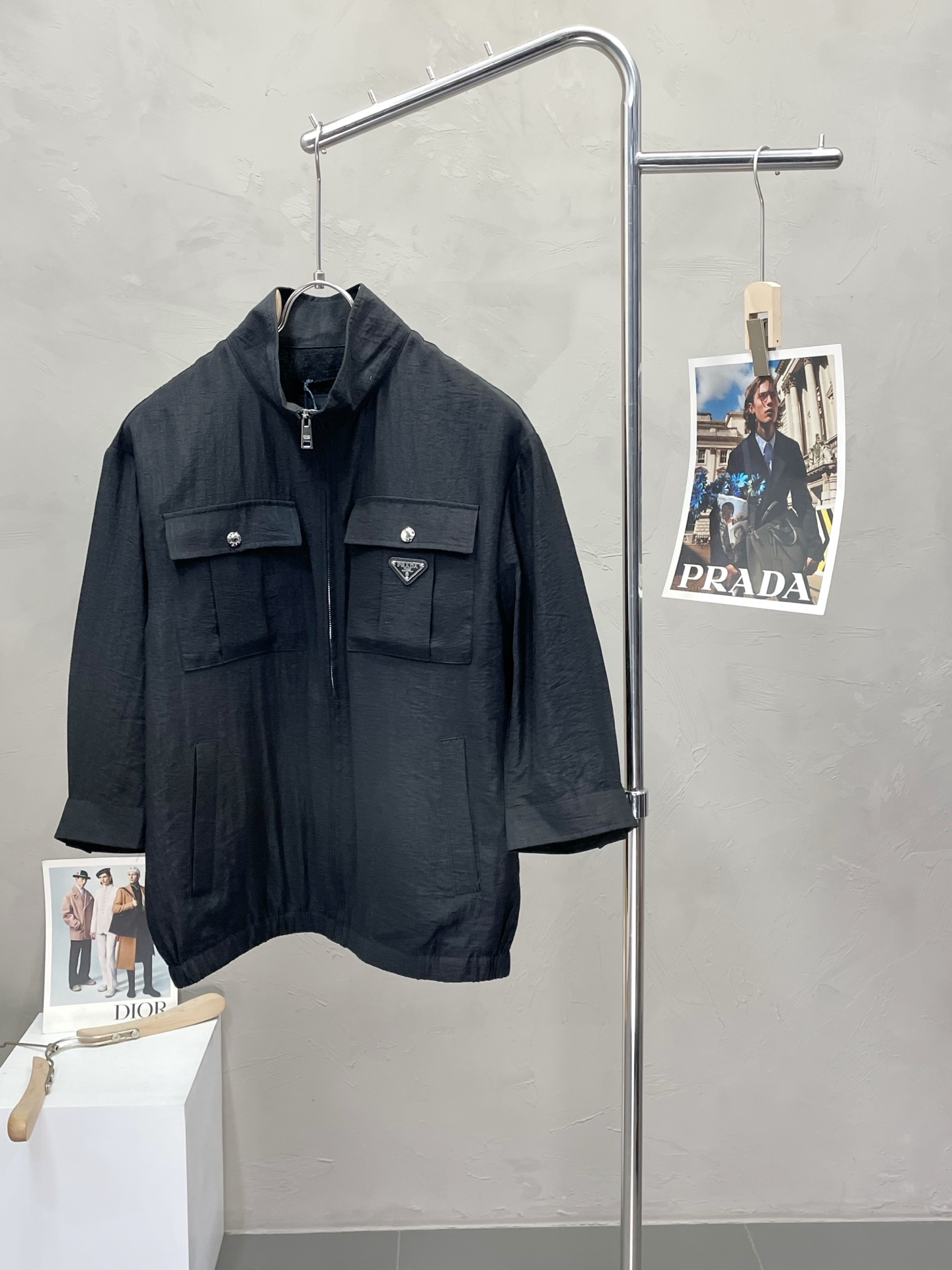 NO:461768,.Prada exclusively for casual spring and summer thin jackets, mid-sleeved sleeve design, high-end customization, high-version, fashionable and versatile imported fabrics, super soft and delicate, skin-friendly and comfortable to wear, high-end boutique, OEM, fine-made top body, very good, men's essential items, three standards, code M-3XL,,prada,prada, jackets & coats,alexander wang19860909.Prada普拉达独家专供休闲春夏薄夹克 中分袖设计 高端定制 高版本 时尚百搭爆款进口面料 手感超柔软细腻 穿着亲肤舒适 高端精品 代工厂精细做上身非常赞 男士必备单品 三标齐全 码数M-3XL,,prada,prada,jackets & coats,alexander wang,Men's clothing