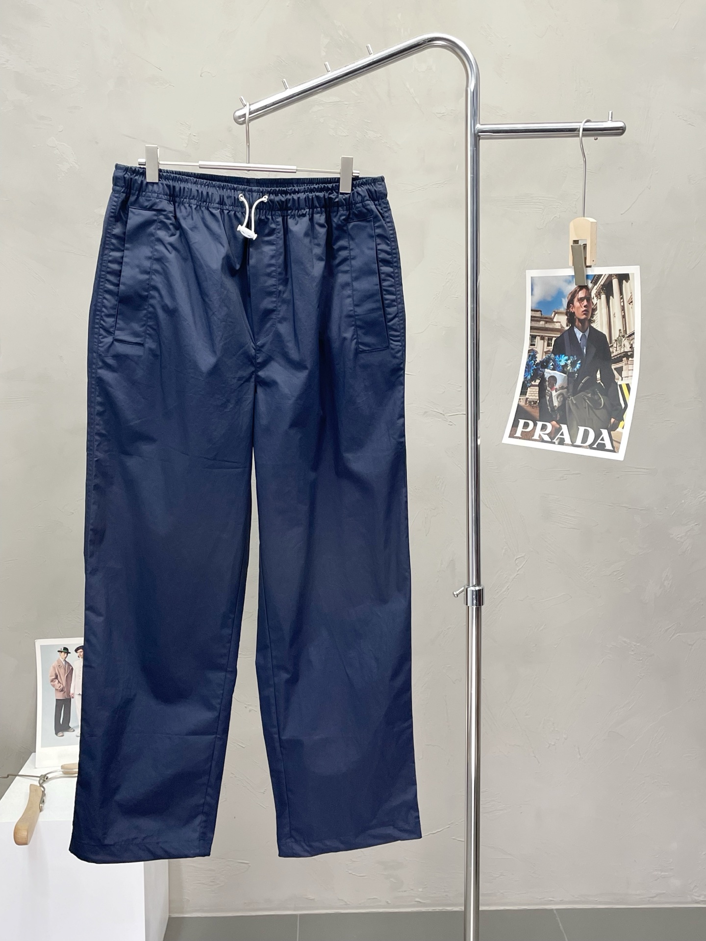 NO:457273,.Gucci exclusively offers new spring and summer casual pants, high-end version!  Customized fabrics for counters are breathable and comfortable, with impeccable details, and the brand element design concept reflects high quality. The feel is delicate and soft!  It is casually cut, with a great upper body style!  Number of codes 46-52, gucci, gucci, alexander wang19860909.Gucci古驰独家专供新款春夏休闲裤 高端版本！专柜定制面料 透气舒适度高,细节无可挑剔,品牌元素设计理念,体现高品质.手感细腻柔软！呈现休闲裁剪,上身版型超赞！码数46-52,,gucci,gucci,alexander wang,Men's clothing