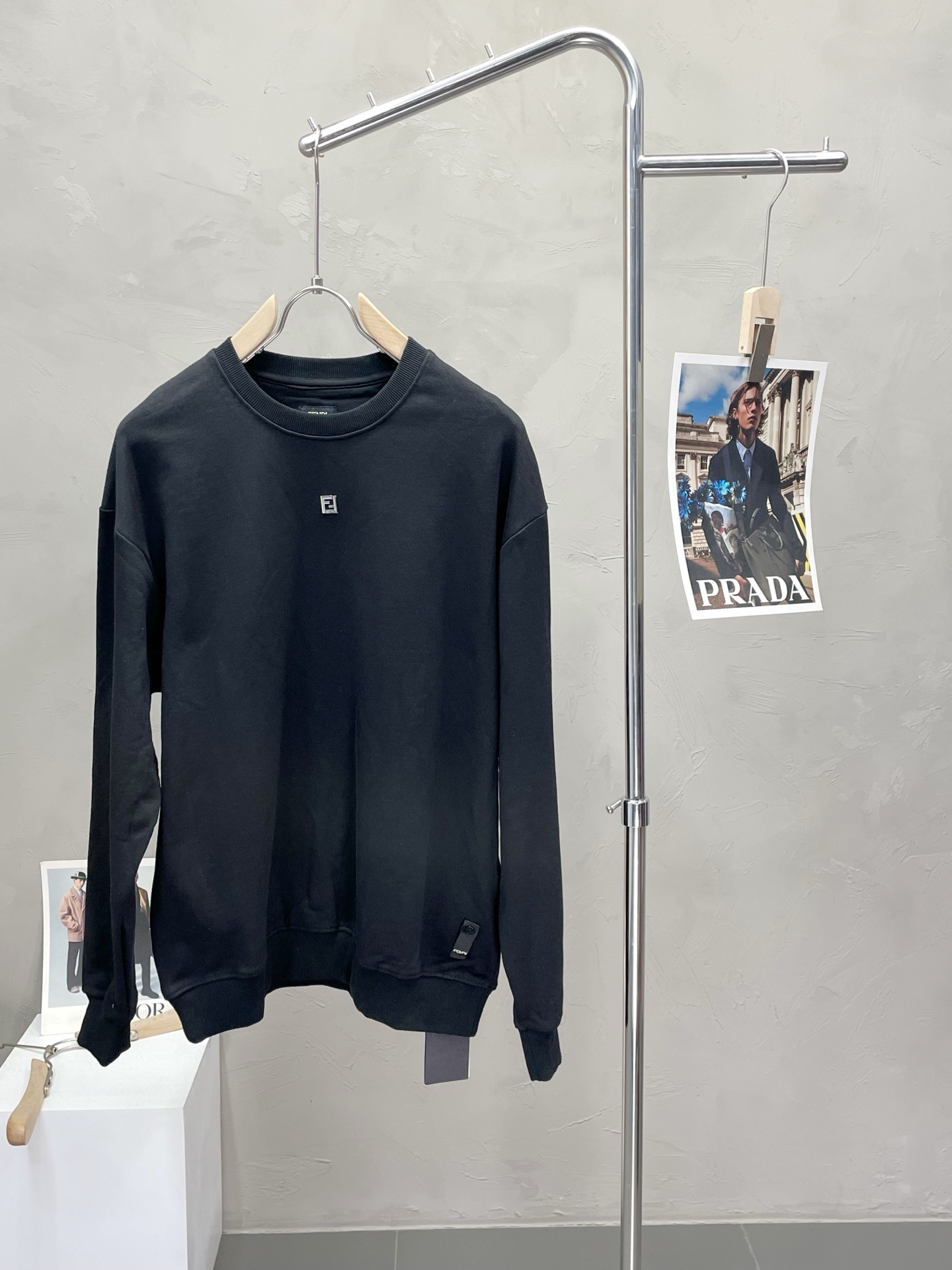 NO:457246,.FENDI exclusively offers the latest spring and autumn fashion pullover sweatshirts. Classic design and design with great appearance. The quality is even more unscrupulous. You can buy it directly. You can't get it wrong! Through detailed pictures, you can feel its powerful aura. The imported fabric has a significant effect in keeping warm, so you don’t have to worry about a little chill! It is both fashionable and functional, and the whole style looks more luxurious and elegant! Size S-XL, fendi, fendi, hoodie, sweatshirts, alexander wang19860909.FENDI芬迪独家专供最新春秋时尚套头卫衣 经典设计与颜值爆棚的设计 品质更是无法挑剔品控可以直接入手,不容过错的高端臻品！通过细节图片便可感受到它强悍的气场,进口面料 聚温保暖效果显著,完全不用担心会有一点寒意！时尚与功能性兼备,整款显得更加的奢华大气！ 尺码S-XL,,fendi,fendi,hoodie,sweatshirts,alexander wang,Men's clothing