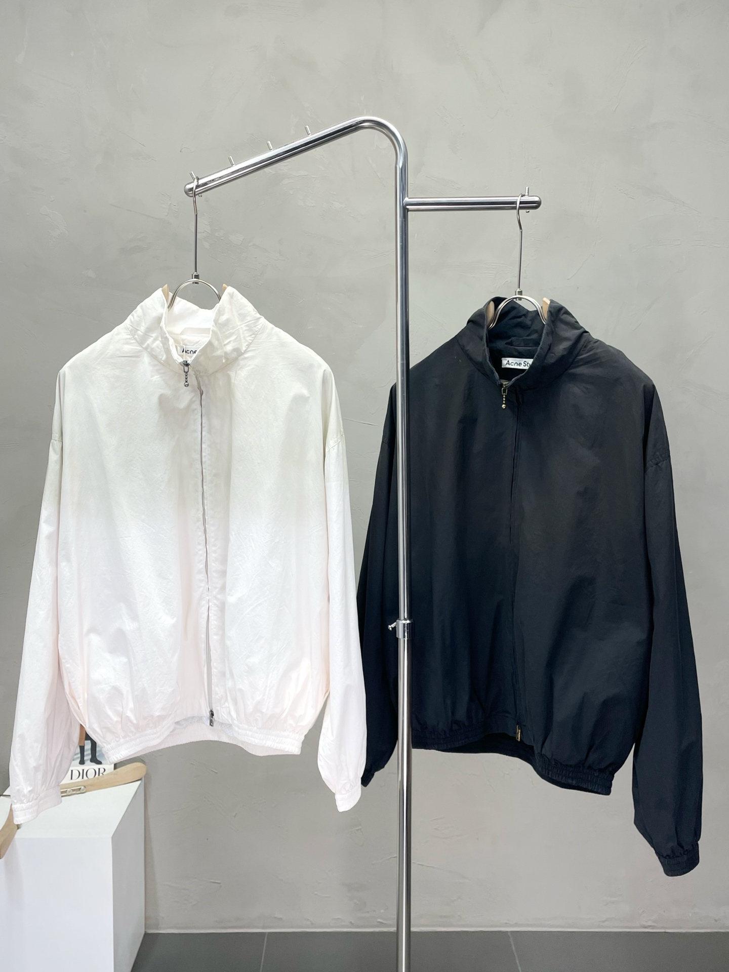 NO:457259,.Acne Studios exclusively offers the latest spring and summer jackets, classic design and beautiful design. The quality is even more unscrupulous. You can buy it directly, which is not to be mistaken for high-end products! Through detailed pictures, you can feel its powerful aura. The imported fabric has a significant effect in keeping warm, so you don’t have to worry about a little chill! It is both fashionable and functional, and the whole style looks more luxurious and elegant! Size 42.44.46.48,,acne studios,dior,jackets & coats,alexander wang19860909.Acne Studios独家专供最新春夏夹克 经典设计与颜值爆棚的设计 品质更是无法挑剔品控可以直接入手,不容过错的高端臻品！通过细节图片便可感受到它强悍的气场,进口面料 聚温保暖效果显著,完全不用担心会有一点寒意！时尚与功能性兼备,整款显得更加的奢华大气！ 尺码42.44.46.48,,acne studios,dior,jackets & coats,alexander wang,Men's clothing