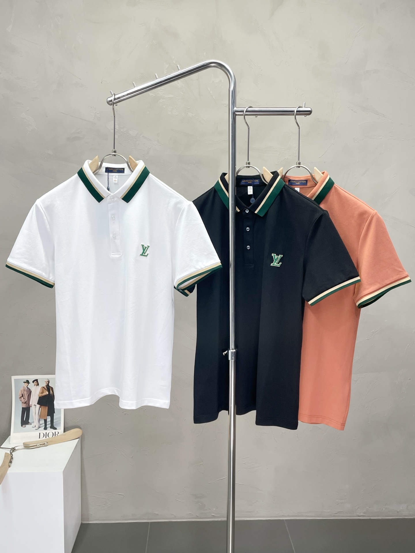 NO:457194,.Louis Vuitton exclusively offers new spring and summer original single men's casual short sleeves, high-end customization, high-end version, fashionable and versatile imported fabric, super soft and delicate, skin-friendly and comfortable to wear, high-end boutique, OEM factory fine-made top body, very good men's essential items, three standards, 48-58,,louis vuitton,louis vuitton,T-shirt,alexander wang19860909.Louis Vuitton路易威登独家专供新款春夏原单男士休闲短袖 高端定制 高端版本 时尚百搭爆款进口面料 手感超柔软细腻 穿着亲肤舒适 高端精品 代工厂精细做上身非常赞 男士必备单品 三标齐全 码数48-58,,louis vuitton,louis vuitton,T-shirt,alexander wang,Men's clothing