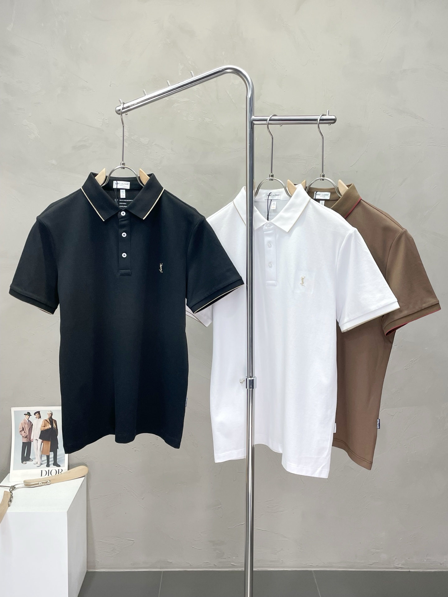 NO:457198,.Saint Laurent exclusively offers new spring and summer original single men's casual short sleeves, high-end customization, high-end version, fashionable and versatile imported fabric, super soft and delicate, skin-friendly and comfortable to wear, high-end boutique, OEM, fine-made top body, very good, men's essential items, three standards, 48-58,,saint laurent,saint laurent,T-shirt,alexander wang19860909.Saint Laurent圣罗兰独家专供新款春夏原单男士休闲短袖 高端定制 高端版本 时尚百搭爆款进口面料 手感超柔软细腻 穿着亲肤舒适 高端精品 代工厂精细做上身非常赞 男士必备单品 三标齐全 码数48-58,,saint laurent,saint laurent,T-shirt,alexander wang,Men's clothing