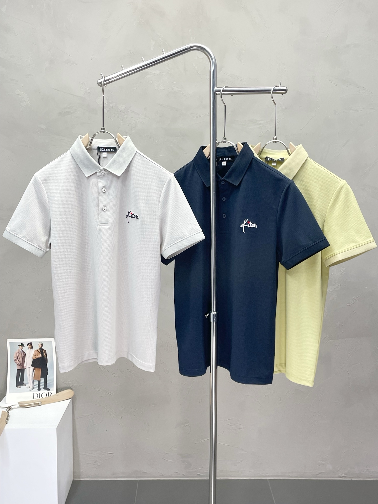 NO:459029,.KITON exclusively offers new spring and summer original single men's casual short sleeves, high-end customization, high-end version, fashionable and versatile imported fabric, super soft and delicate, skin-friendly and comfortable to wear, high-end boutique, OEM factory made the top body very good, men's essential items, three standards, 48-58,,T-shirt,alexander wang19860909.KITON独家专供新款春夏原单男士休闲短袖 高端定制 高端版本 时尚百搭爆款进口面料 手感超柔软细腻 穿着亲肤舒适 高端精品 代工厂精细做上身非常赞 男士必备单品 三标齐全 码数48-58,,T-shirt,alexander wang,Men's clothing