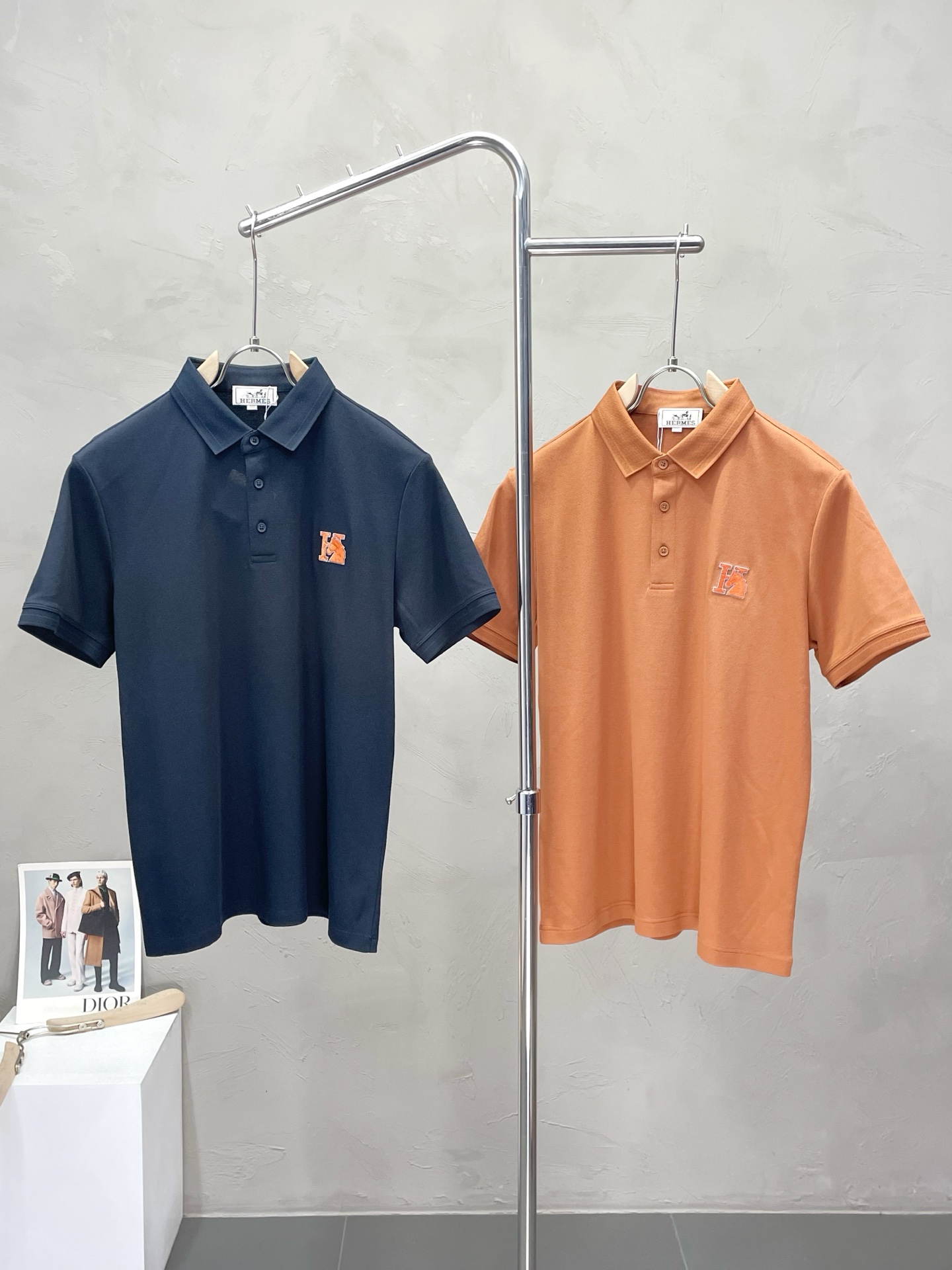 NO:457202,.Hermès exclusively offers new original single men's casual short sleeves, high-end customization, high-end version, fashionable and versatile imported fabric, super soft and delicate, skin-friendly and comfortable to wear, high-end boutique, OEM factory fine-made top body, very good, men's essential items, three standards, 48-58,,hermes,hermes,T-shirt,alexander wang19860909.Hermès爱马仕独家专供新款原单男士休闲短袖 高端定制 高端版本 时尚百搭爆款进口面料 手感超柔软细腻 穿着亲肤舒适 高端精品 代工厂精细做上身非常赞 男士必备单品 三标齐全 码数48-58,,hermes,hermes,T-shirt,alexander wang,Men's clothing