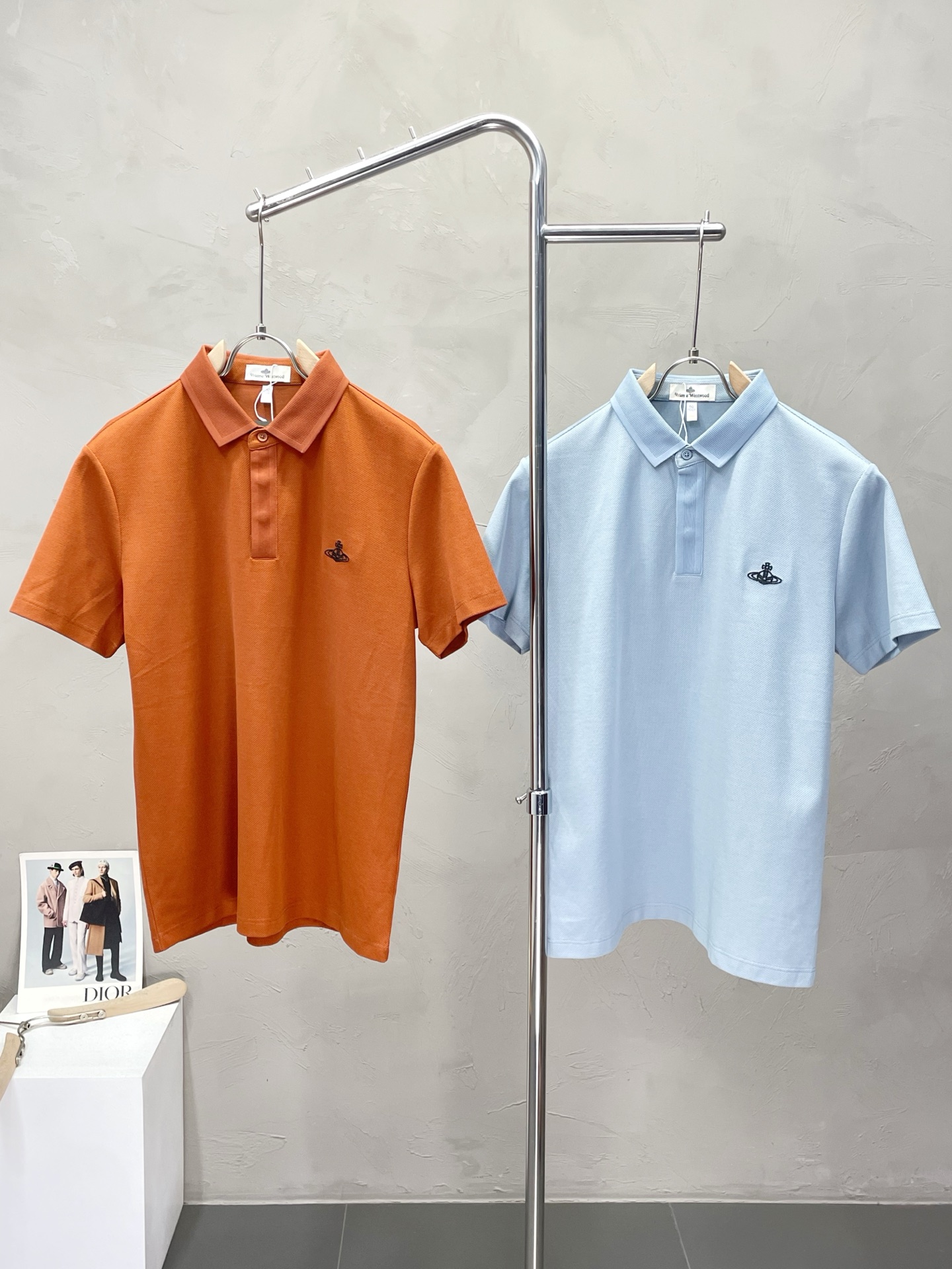 NO:459032,.Vivienne Westwood exclusively offers new spring and summer original single men's casual short sleeves, high-end customization, high-end version, fashionable and versatile imported fabric, super soft and delicate, skin-friendly and comfortable to wear, high-end boutique, OEM factory made the top body very good, men's essential items, three standards, 48-58,,T-shirt,alexander wang19860909.Vivienne Westwood西太后独家专供新款春夏原单男士休闲短袖 高端定制 高端版本 时尚百搭爆款进口面料 手感超柔软细腻 穿着亲肤舒适 高端精品 代工厂精细做上身非常赞 男士必备单品 三标齐全 码数48-58,,T-shirt,alexander wang,Men's clothing