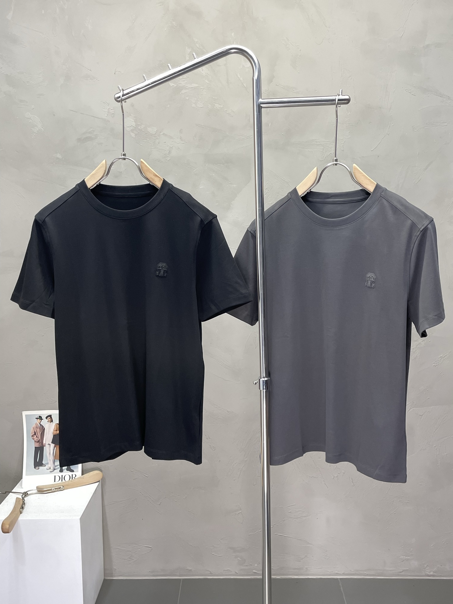 NO:471206,.BC-Brunello Cucinali exclusively offers new original single men's casual short sleeves, high-end customization, high-end version, fashionable and versatile imported fabric, super soft and delicate, skin-friendly and comfortable to wear, high-end boutique, OEM, fine-made top body, very good, men's essential items, three standards, code M-4XL,,brunello cucinelli, T-shirt, alexander wang19860909.BC-Brunello Cucinali布鲁内洛·库奇内利独家专供新款原单男士休闲短袖 高端定制 高端版本 时尚百搭爆款进口面料 手感超柔软细腻 穿着亲肤舒适 高端精品 代工厂精细做上身非常赞 男士必备单品 三标齐全 码数M-4XL,,brunello cucinelli,T-shirt,alexander wang,Men's clothing