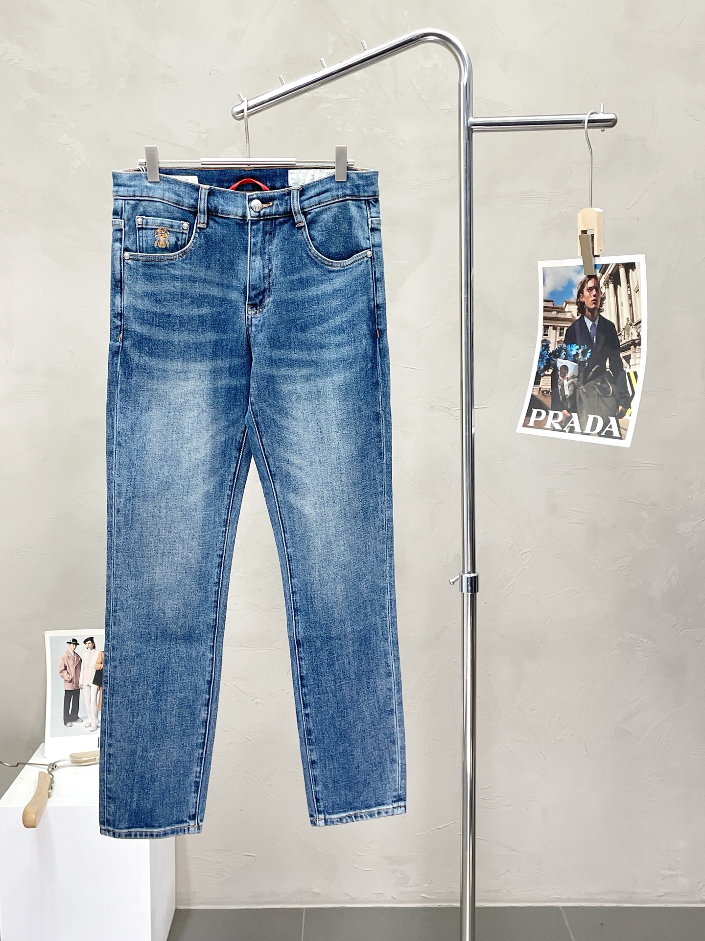 NO:468387,.BC-Brunello Cucineli Brunello Cucineli exclusively for the new spring and summer casual jeans high-end version!  Customized fabrics for counters are breathable and comfortable, with impeccable details, and the brand element design concept reflects high quality. The feel is delicate and soft!  It is casually cut, with a great upper body style!  29-38, brunello cucinelli, jeans, alexander wang19860909.BC-Brunello Cucineli 布鲁内洛·库奇内利独家专供新款春夏休闲牛仔裤高端版本！专柜定制面料 透气舒适度高,细节无可挑剔,品牌元素设计理念,体现高品质.手感细腻柔软！呈现休闲裁剪,上身版型超赞！码数29-38,,brunello cucinelli,jeans,alexander wang,Men's clothing