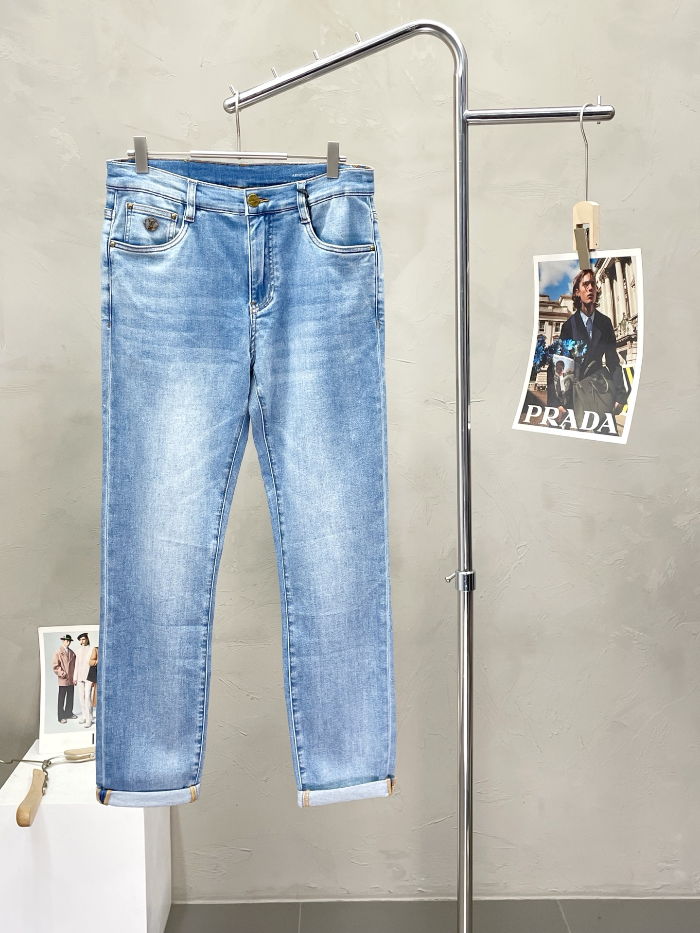 NO:468404,.Louis Vuitton exclusively offers the new spring and summer casual jeans high-end version!  Customized fabrics for counters are breathable and comfortable, with impeccable details, and the brand element design concept reflects high quality. The feel is delicate and soft!  It is casually cut, with a great upper body style!  30-38, louis vuitton,louis vuitton,jeans,alexander wang19860909.Louis Vuitton路易威登独家专供新款春夏休闲牛仔裤高端版本！专柜定制面料 透气舒适度高,细节无可挑剔,品牌元素设计理念,体现高品质.手感细腻柔软！呈现休闲裁剪,上身版型超赞！码数30-38,,louis vuitton,louis vuitton,jeans,alexander wang,Men's clothing