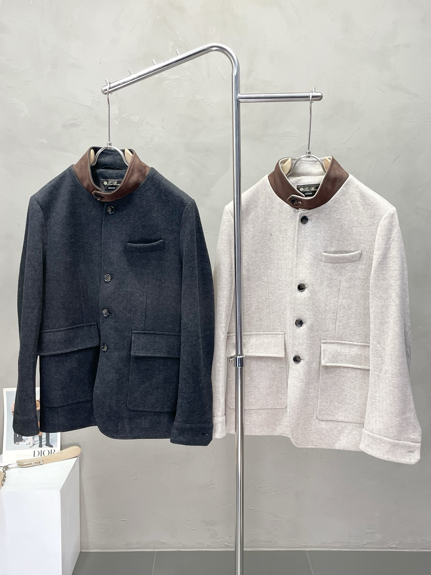 NO:508877,.LP-Loro Piana exclusively offers the latest fashionable autumn and winter jackets. A jacket with a classic design and appearance, the quality is even more unscrupulous. You can buy it directly, which is not to be mistaken for high-end products! Through the detailed pictures, you can feel its powerful aura, and the warm-concentration effect is significant, so you don’t have to worry about the chill at all! It is both fashionable and functional, and the whole style looks more luxurious and elegant! Size M-3XL, loro piana, loro piana, jackets & coats, alexander wang19860909.LP-Loro Piana诺悠翩雅独家专供最新时尚秋冬外套.经典设计感与颜值爆棚的外套,品质更是无法挑剔品控可以直接入手,不容过错的高端臻品！通过细节图片便可感受到它强悍的气场,聚温保暖效果显著,完全不用担心会有一点寒意！时尚与功能性兼备,整款显得更加的奢华大气！ 尺码M-3XL,,loro piana,loro piana,jackets & coats,alexander wang,Men's clothing