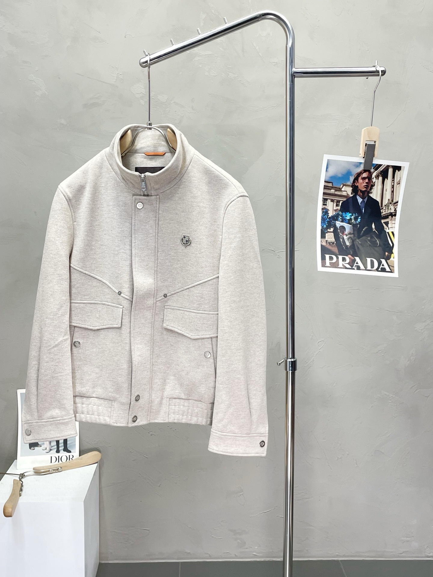 NO:508861,.LP-Loro Piana exclusively offers the latest fashionable autumn and winter jackets. A jacket with a classic design and appearance, the quality is even more unscrupulous. You can buy it directly, which is not to be mistaken for high-end products! Through the detailed pictures, you can feel its powerful aura, and the warm-concentration effect is significant, so you don’t have to worry about the chill at all! It is both fashionable and functional, and the whole style looks more luxurious and elegant! Size M-3XL, loro piana, loro piana, jackets & coats, alexander wang19860909.LP-Loro Piana诺悠翩雅独家专供最新时尚秋冬外套.经典设计感与颜值爆棚的外套,品质更是无法挑剔品控可以直接入手,不容过错的高端臻品！通过细节图片便可感受到它强悍的气场,聚温保暖效果显著,完全不用担心会有一点寒意！时尚与功能性兼备,整款显得更加的奢华大气！ 尺码M-3XL,,loro piana,loro piana,jackets & coats,alexander wang,Men's clothing