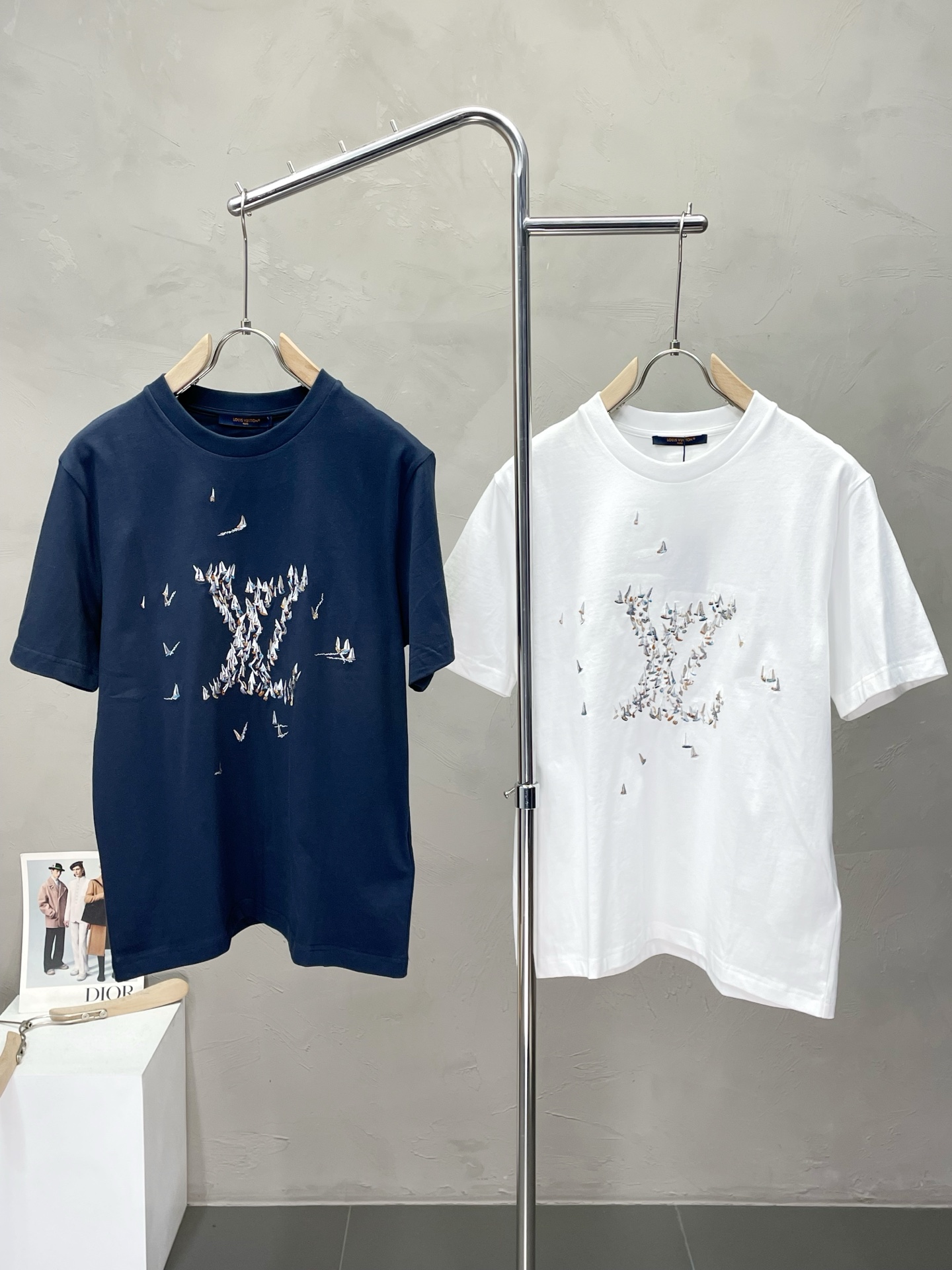 NO:468458,.Louis Vuitton exclusively offers new original single men's casual short sleeves, high-end customization, high-end version, fashionable and versatile imported fabric, super soft and delicate, skin-friendly and comfortable to wear, high-end boutique, OEM, fine-made top body, very good, men's essential items, three standards, S-2XL,,louis vuitton,louis vuitton,T-shirt,alexander wang19860909.Louis Vuitton路易威登独家专供新款原单男士休闲短袖 高端定制 高端版本 时尚百搭爆款进口面料 手感超柔软细腻 穿着亲肤舒适 高端精品 代工厂精细做上身非常赞 男士必备单品 三标齐全 码数S-2XL,,louis vuitton,louis vuitton,T-shirt,alexander wang,Men's clothing