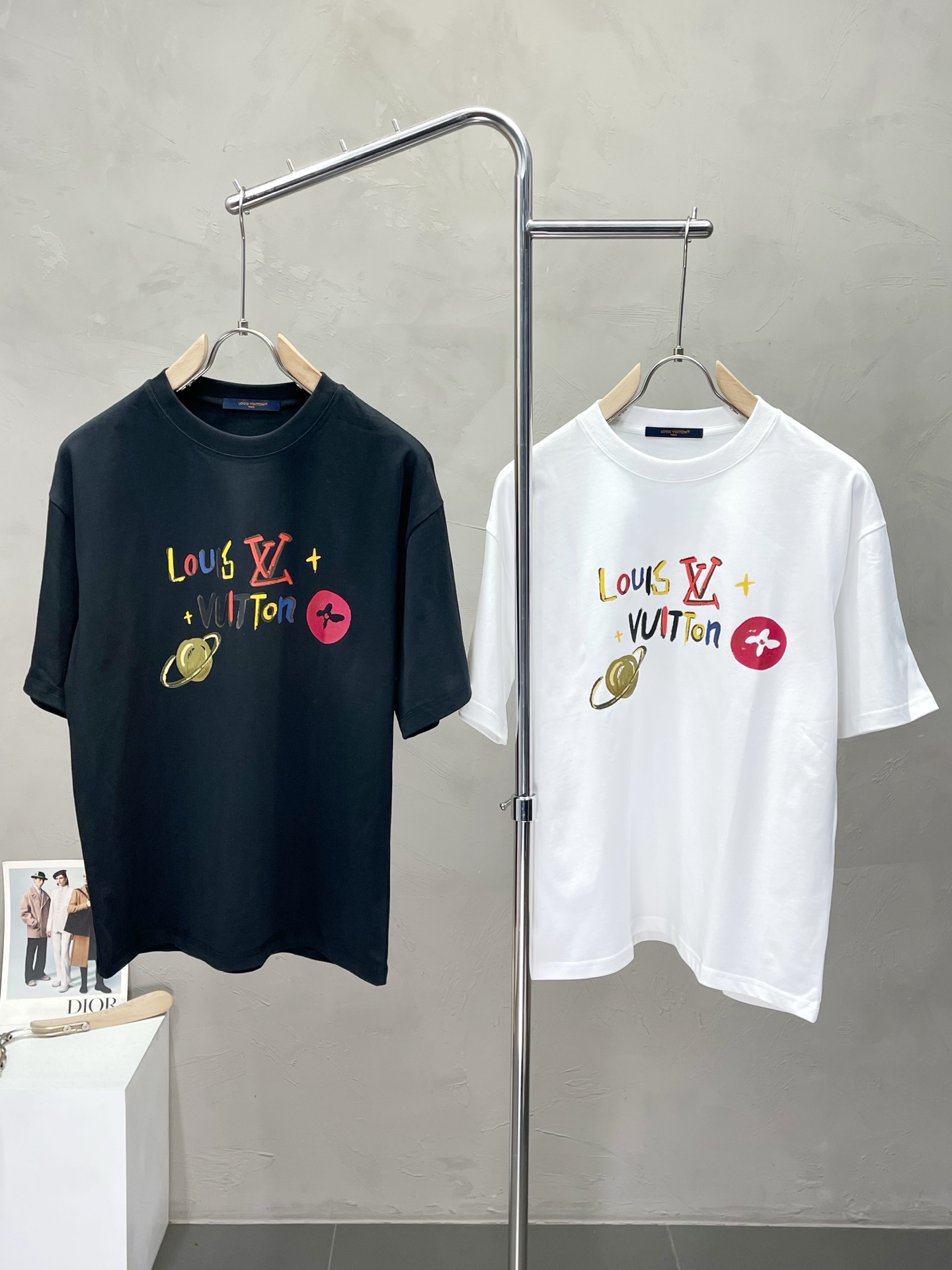 NO:471227,.Louis Vuitton exclusively offers new original single men's casual short sleeves, high-end customization, high-end version, fashionable and versatile imported fabric, super soft and delicate, skin-friendly and comfortable to wear, high-end boutique, OEM, fine-made top body, very good, men's essential items, three standards, S-2XL,,louis vuitton,louis vuitton,T-shirt,alexander wang19860909.Louis Vuitton路易威登独家专供新款原单男士休闲短袖 高端定制 高端版本 时尚百搭爆款进口面料 手感超柔软细腻 穿着亲肤舒适 高端精品 代工厂精细做上身非常赞 男士必备单品 三标齐全 码数S-2XL,,louis vuitton,louis vuitton,T-shirt,alexander wang,Men's clothing