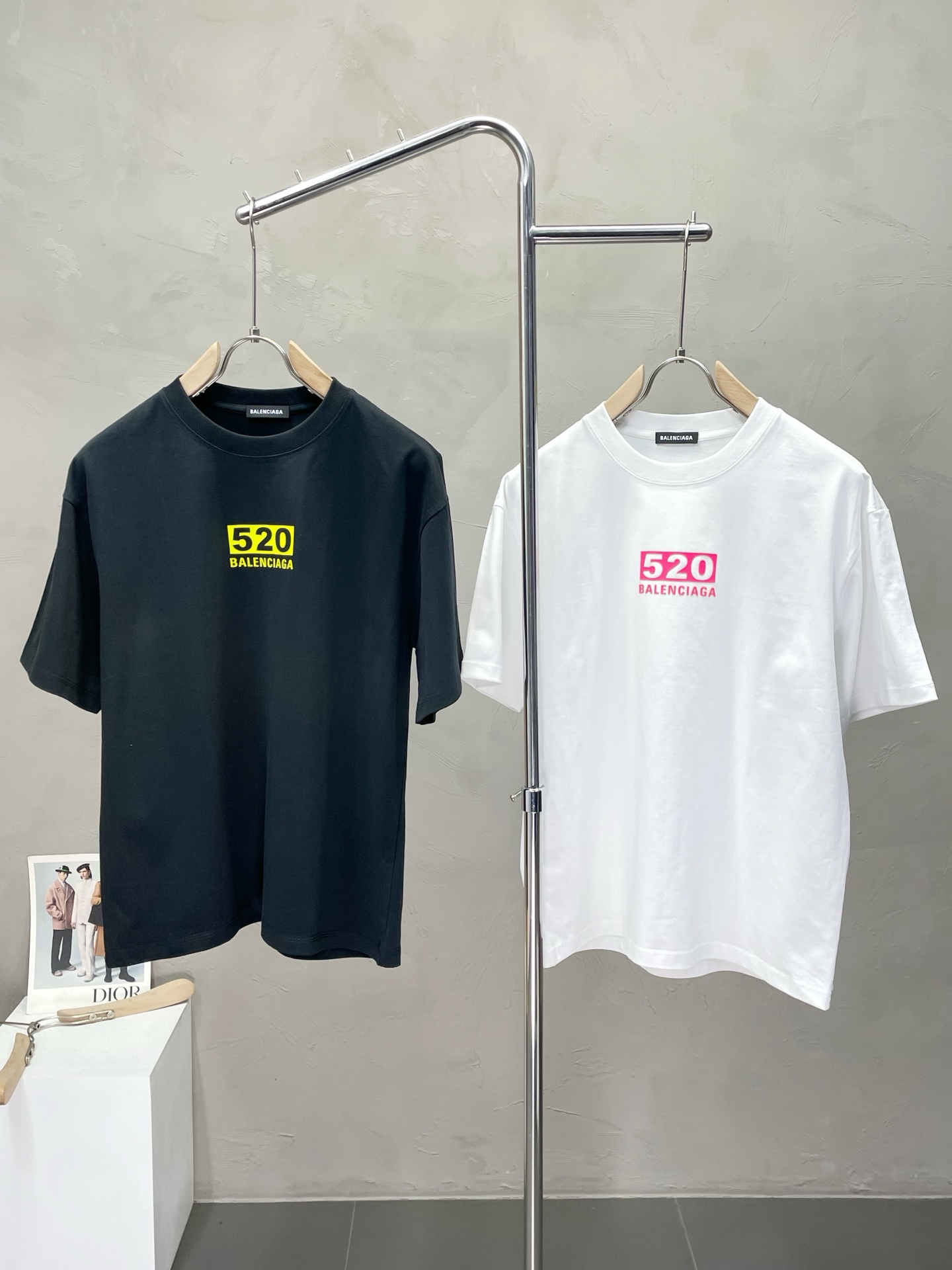 NO:468502,.Balenciaga exclusively offers new original single men's casual short sleeves, high-end customization, high-end version, fashionable and versatile imported fabric, super soft and delicate, skin-friendly and comfortable to wear, high-end boutique, OEM, fine-made top body, very good, men's essential items, three standards, S-2XL,,balenciaga,balenciaga,T-shirt,alexander wang19860909.Balenciaga巴黎世家独家专供新款原单男士休闲短袖 高端定制 高端版本 时尚百搭爆款进口面料 手感超柔软细腻 穿着亲肤舒适 高端精品 代工厂精细做上身非常赞 男士必备单品 三标齐全 码数S-2XL,,balenciaga,balenciaga,T-shirt,alexander wang,Men's clothing