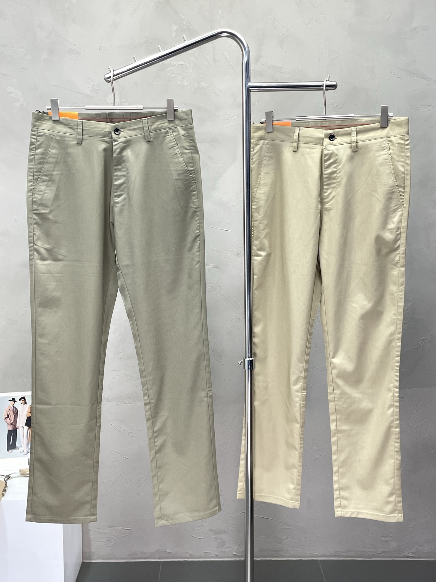 NO:471192,.Hermès exclusively offers new casual pants, high-end version, custom-made counter fabric, breathable and comfortable, impeccable details, brand element design concept, reflecting high quality. It feels delicate and soft!  It is casually cut, with a great upper body style!  Number of codes 30-38, hermes, hermes, alexander wang19860909.Hermès爱马仕独家专供新款休闲裤 高端版本 专柜定制面料 透气舒适度高,细节无可挑剔,品牌元素设计理念,体现高品质.手感细腻柔软！呈现休闲裁剪,上身版型超赞！码数30-38,,hermes,hermes,alexander wang,Men's clothing