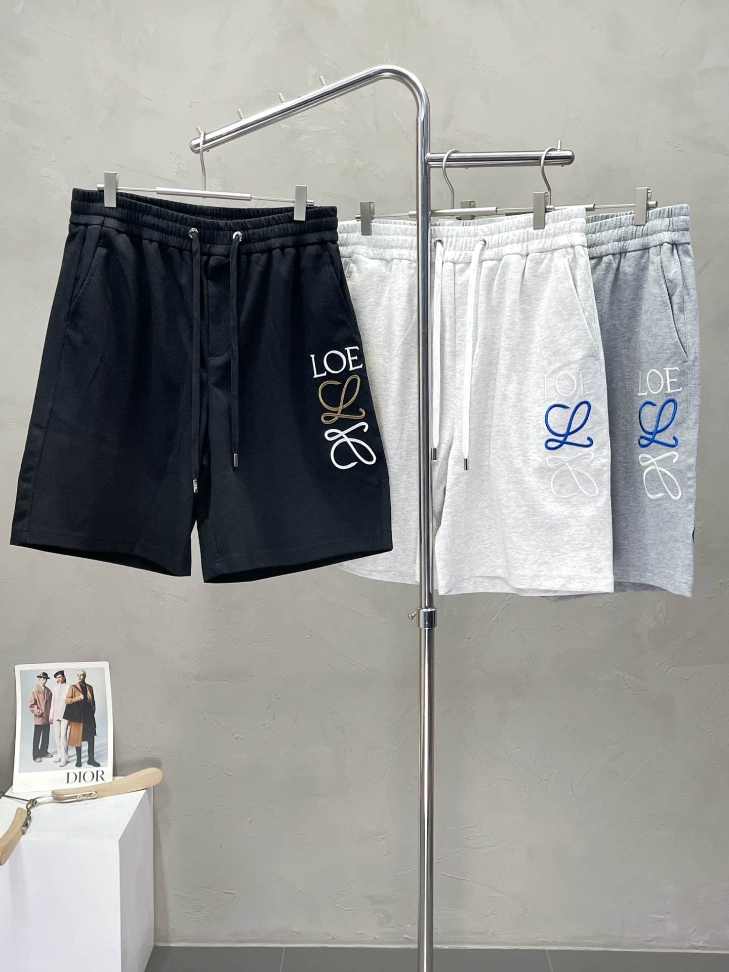 NO:468491,.LOEWE exclusively offers the new spring and summer casual pants and shorts high-end version!  Customized fabrics for counters are breathable and comfortable, with impeccable details. The brand element design concept reflects high quality. The feel is delicate and soft!  It is casually cut, with a great upper body style!  Code number M-3XL, loewe, loewe, shorts, alexander wang19860909.LOEWE罗意威独家专供新款春夏休闲裤短裤高端版本！专柜定制面料 透气舒适度高,细节无可挑剔.品牌元素设计理念,体现高品质.手感细腻柔软！呈现休闲裁剪,上身版型超赞！码数M-3XL,,loewe,loewe,shorts,alexander wang,Men's clothing