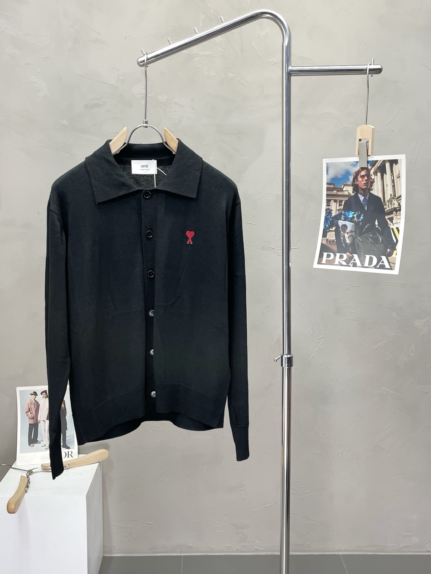 NO:468512,.AMI Amy exclusively offers the latest fashionable sweater cardigans. A jacket with a classic design and great appearance. It is even more difficult to pick and control. You can buy it directly. It is a high-end quality product that cannot be missed! Through the detailed pictures, you can feel its powerful aura, and the warm-concentration effect is significant, so you don’t have to worry about the chill at all! It is both fashionable and functional, and the whole style looks more luxurious and elegant! Size S-XL, amiri, jackets & coats, sweaters, alexander wang19860909.AMI艾米独家专供最新时尚毛衣开衫 经典设计感与颜值爆棚的外套,品质更是无法挑剔品控可以直接入手,不容过错的高端臻品！通过细节图片便可感受到它强悍的气场,聚温保暖效果显著,完全不用担心会有一点寒意！时尚与功能性兼备,整款显得更加的奢华大气！ 尺码S-XL,,amiri,jackets & coats,sweaters,alexander wang,Men's clothing