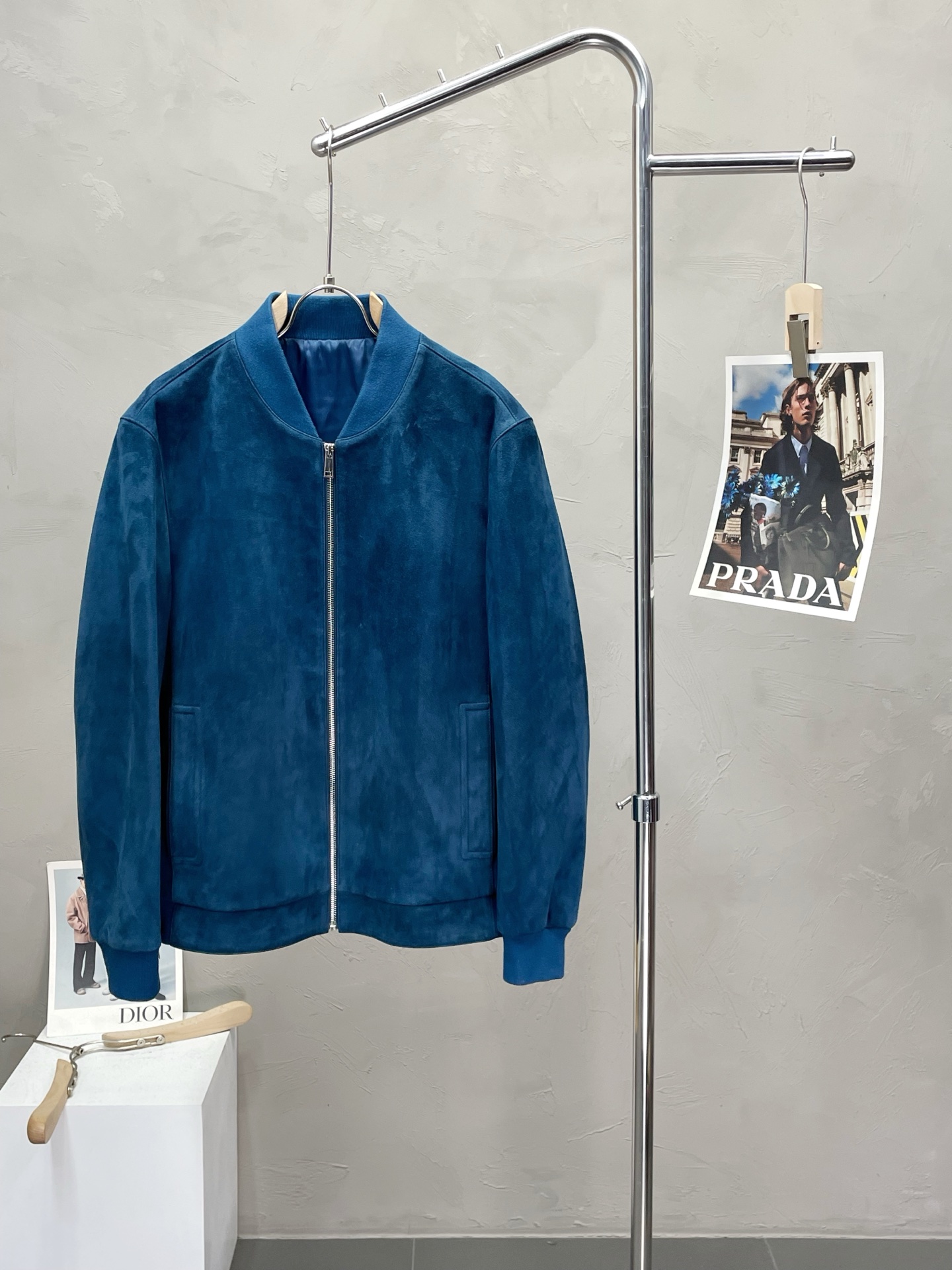 NO:471222,.Leather Jacket-ZEGNA exclusively offers the latest autumn and winter leather jackets. Leather Jackets with classic design and great appearance. Imported leather imported fabrics. Quality is even more unscrupulous. You can buy it directly. You can't get it wrong! Through the detailed pictures, you can feel its powerful aura, and the warm-concentration effect is significant, so you don’t have to worry about the chill at all! It is both fashionable and functional, and the whole style looks more luxurious and elegant! Size M-3XL, zegna, jackets & coats, jackets & coats,leather jacket,alexander wang19860909.皮衣-ZEGNA杰尼亚独家专供最新秋冬皮夹克外套 经典设计与颜值爆棚的皮衣 进口皮进口面料 品质更是无法挑剔品控可以直接入手,不容过错的高端臻品！通过细节图片便可感受到它强悍的气场,聚温保暖效果显著,完全不用担心会有一点寒意！时尚与功能性兼备,整款显得更加的奢华大气！ 尺码M-3XL,,zegna,jackets & coats,jackets & coats,leather jacket,alexander wang,Men's clothing