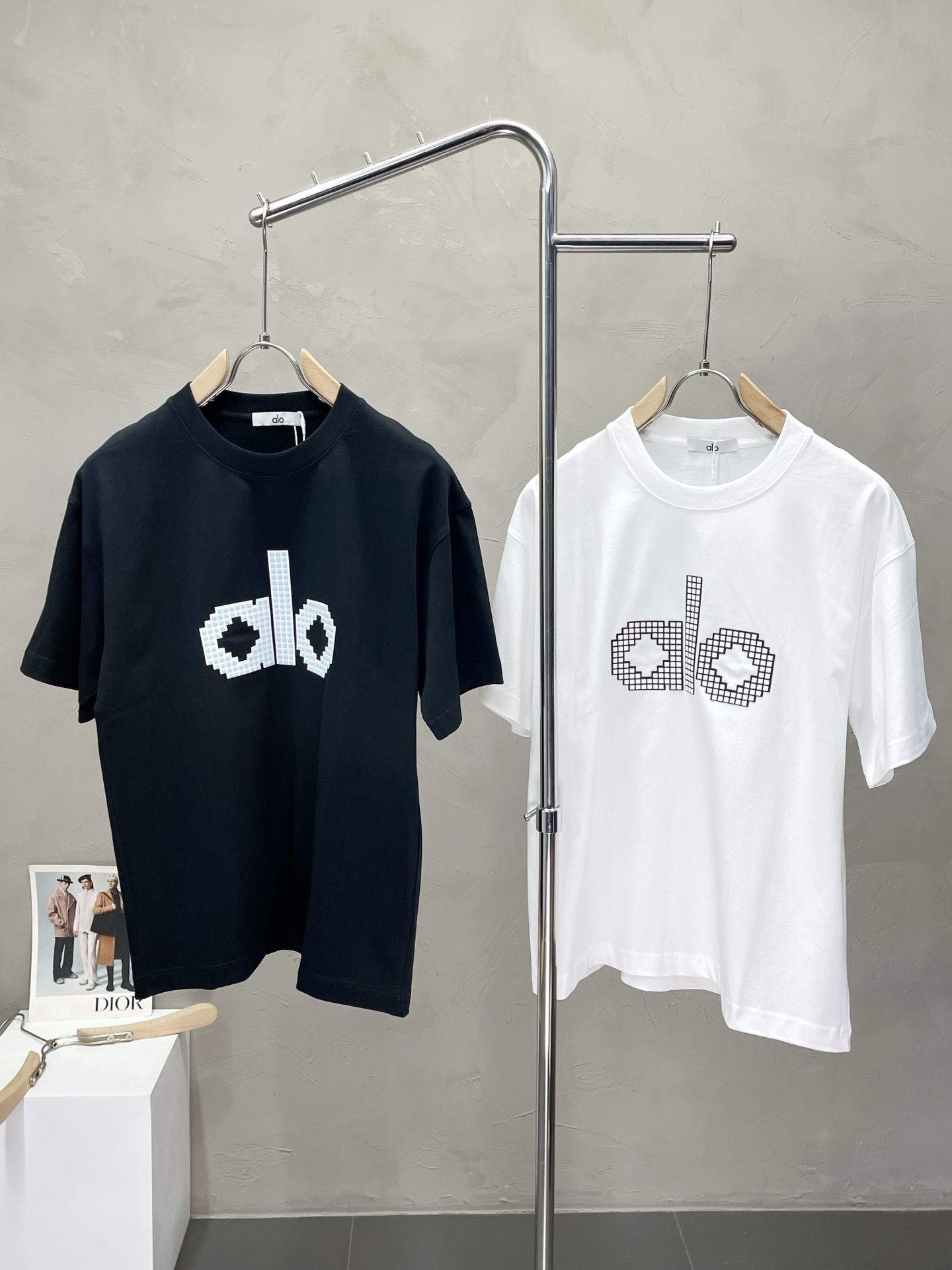 NO:468474,.Alo Yoga exclusively offers new original single men's casual spring and summer short sleeves, high-end customization, high-end version, fashionable and versatile imported fabric, super soft and delicate, skin-friendly and comfortable to wear, high-end boutique, OEM factory made the top body very good, men's essential items, three standards, 46-54,,T-shirt,alexander wang19860909.Alo Yoga独家专供新款原单男士休闲春夏短袖 高端定制 高端版本 时尚百搭爆款进口面料 手感超柔软细腻 穿着亲肤舒适 高端精品 代工厂精细做上身非常赞 男士必备单品 三标齐全 码数46-54,,T-shirt,alexander wang,Men's clothing