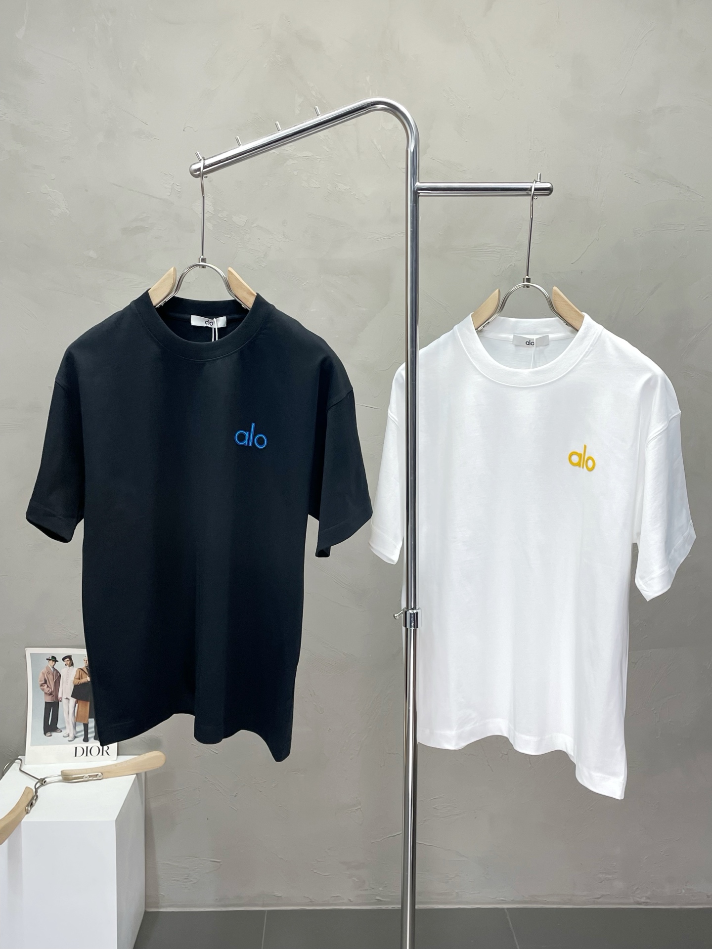 NO:471200,.Alo Yoga exclusively offers new original single men's casual spring and summer short sleeves, high-end customization, high-end version, fashionable and versatile imported fabric, super soft and delicate, skin-friendly and comfortable to wear, high-end boutique, OEM factory made the top body very good, men's essential items, three standards, 46-54,,T-shirt,alexander wang19860909.Alo Yoga独家专供新款原单男士休闲春夏短袖 高端定制 高端版本 时尚百搭爆款进口面料 手感超柔软细腻 穿着亲肤舒适 高端精品 代工厂精细做上身非常赞 男士必备单品 三标齐全 码数46-54,,T-shirt,alexander wang,Men's clothing