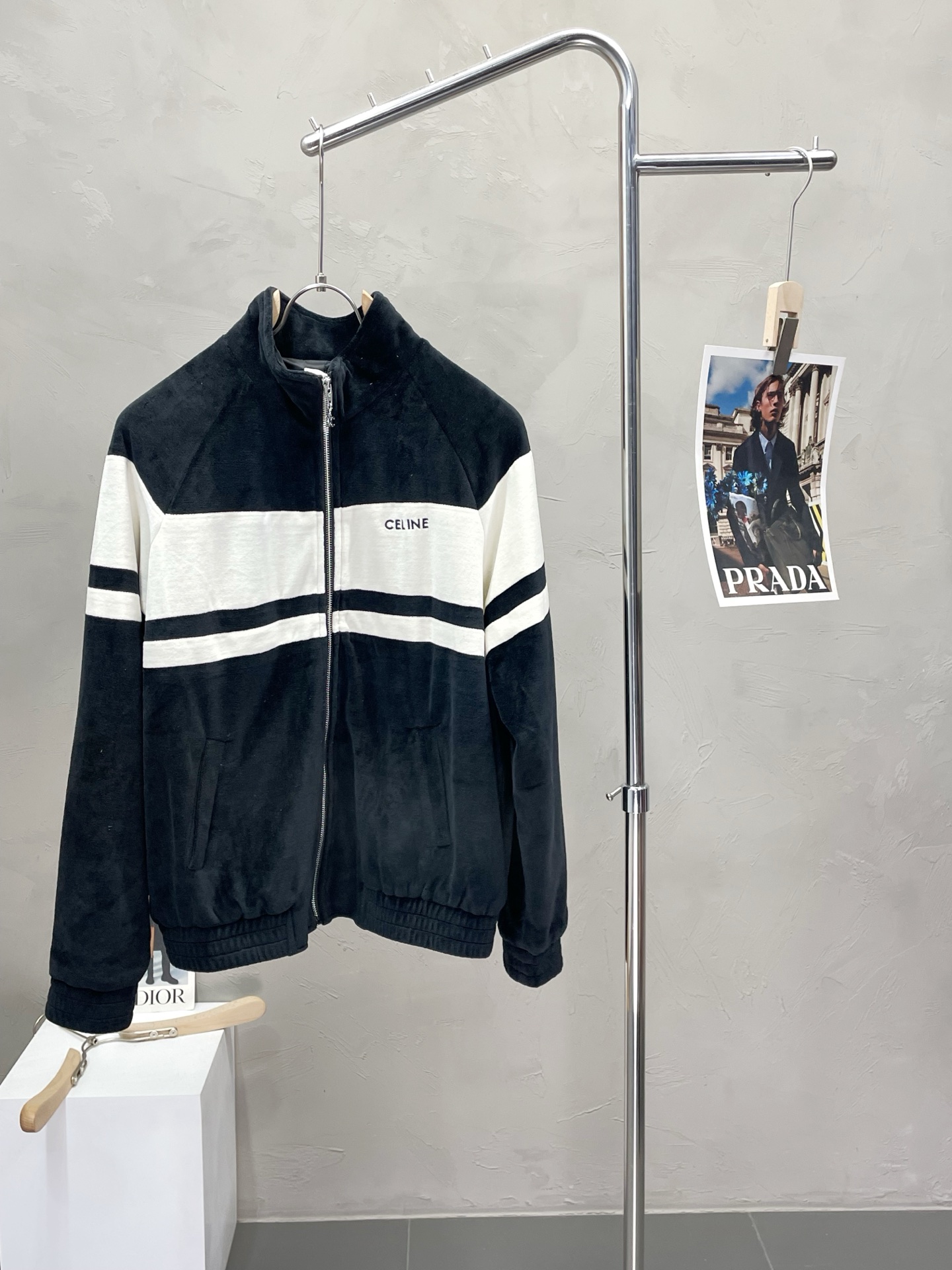 NO:468595,.CELINE exclusively offers new original single men's casual autumn and winter jackets. High-end customization, high-end version, fashionable and versatile imported fabrics, super soft and delicate, skin-friendly and comfortable to wear, high-end boutique, OEM, fine-made top body, very good, men's essential items, complete three standards, S-XL,,celine,celine, jackets & coats, alexander wang19860909.CELINE赛琳独家专供新款原单男士休闲秋冬外套.高端定制 高版本 时尚百搭爆款进口面料 手感超柔软细腻 穿着亲肤舒适 高端精品 代工厂精细做上身非常赞 男士必备单品 三标齐全 码数S-XL,,celine,celine,jackets & coats,alexander wang,Men's clothing