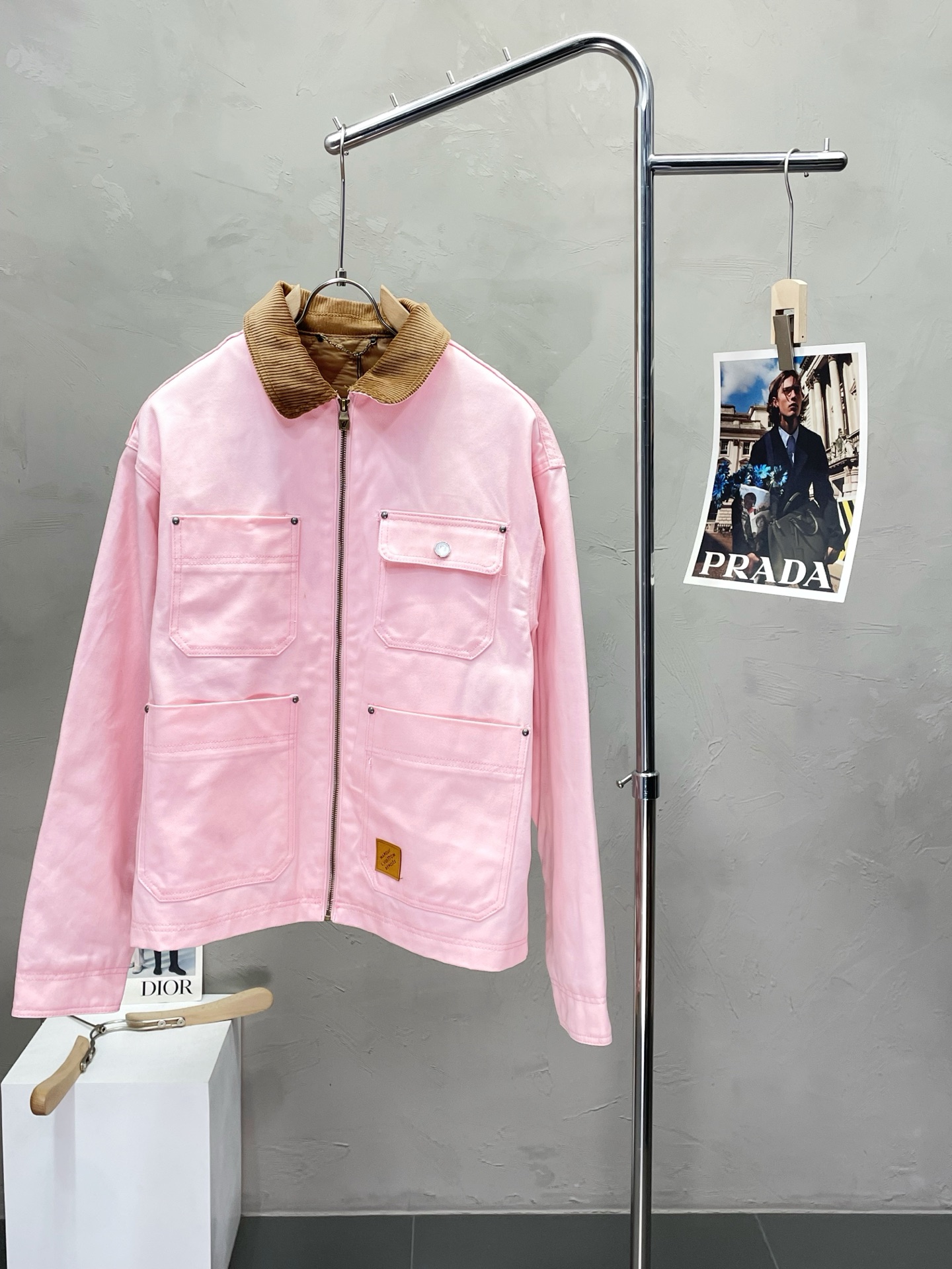 NO:471277,.Louis Vuitton exclusively offers the latest and fashionable spring and autumn denim jackets. A jacket with a classic design and appearance, the quality is even more unscrupulous. You can buy it directly, which is not to be mistaken for high-end products! Through the detailed pictures, you can feel its powerful aura, and the warm-concentration effect is significant, so you don’t have to worry about the chill at all! It is both fashionable and functional, and the whole style looks more luxurious and elegant! Size 46-52, louis vuitton,louis vuitton,jackets & coats,alexander wang19860909.Louis Vuitton路易威登独家专供最新时尚春秋牛仔外套.经典设计感与颜值爆棚的外套,品质更是无法挑剔品控可以直接入手,不容过错的高端臻品！通过细节图片便可感受到它强悍的气场,聚温保暖效果显著,完全不用担心会有一点寒意！时尚与功能性兼备,整款显得更加的奢华大气！ 尺码46-52,,louis vuitton,louis vuitton,jackets & coats,alexander wang,Men's clothing