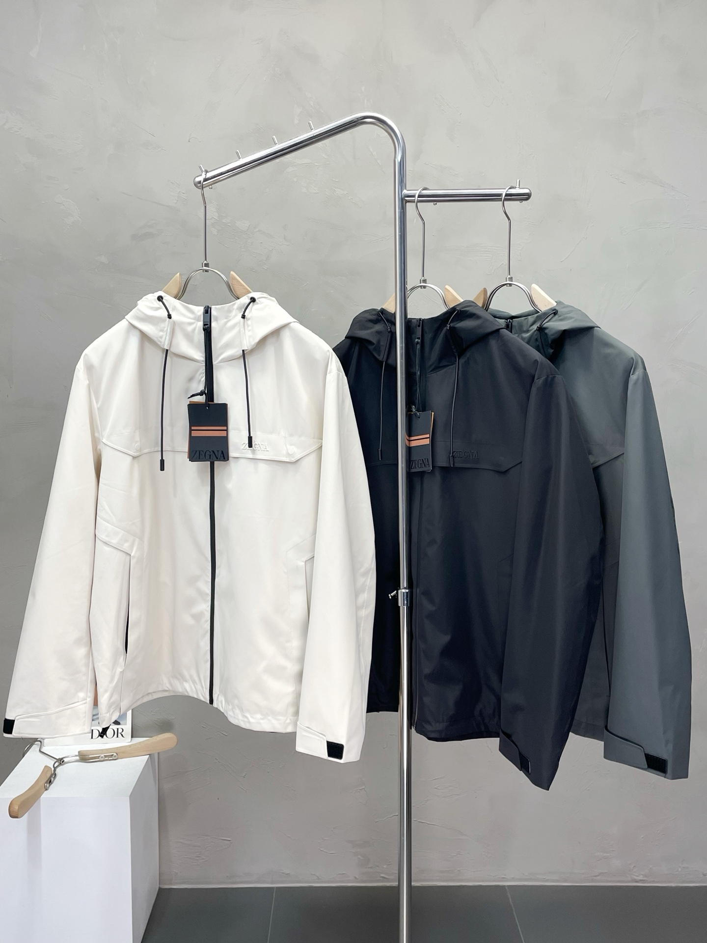 NO:501748,.ZEGNA exclusively offers the latest and fashionable spring and autumn jackets. A jacket with a classic design and appearance, the quality is even more unscrupulous. You can buy it directly, which is not to be mistaken for high-end products! Through the detailed pictures, you can feel its powerful aura, and the warm-concentration effect is significant, so you don’t have to worry about the chill at all! It is both fashionable and functional, and the whole style looks more luxurious and elegant! Size M-3XL, zegna, jackets & coats, jackets & coats, alexander wang19860909.ZEGNA杰尼亚独家专供最新时尚春秋夹克. 经典设计感与颜值爆棚的外套,品质更是无法挑剔品控可以直接入手,不容过错的高端臻品！通过细节图片便可感受到它强悍的气场,聚温保暖效果显著,完全不用担心会有一点寒意！时尚与功能性兼备,整款显得更加的奢华大气！ 尺码M-3XL,,zegna,jackets & coats,jackets & coats,alexander wang,Men's clothing