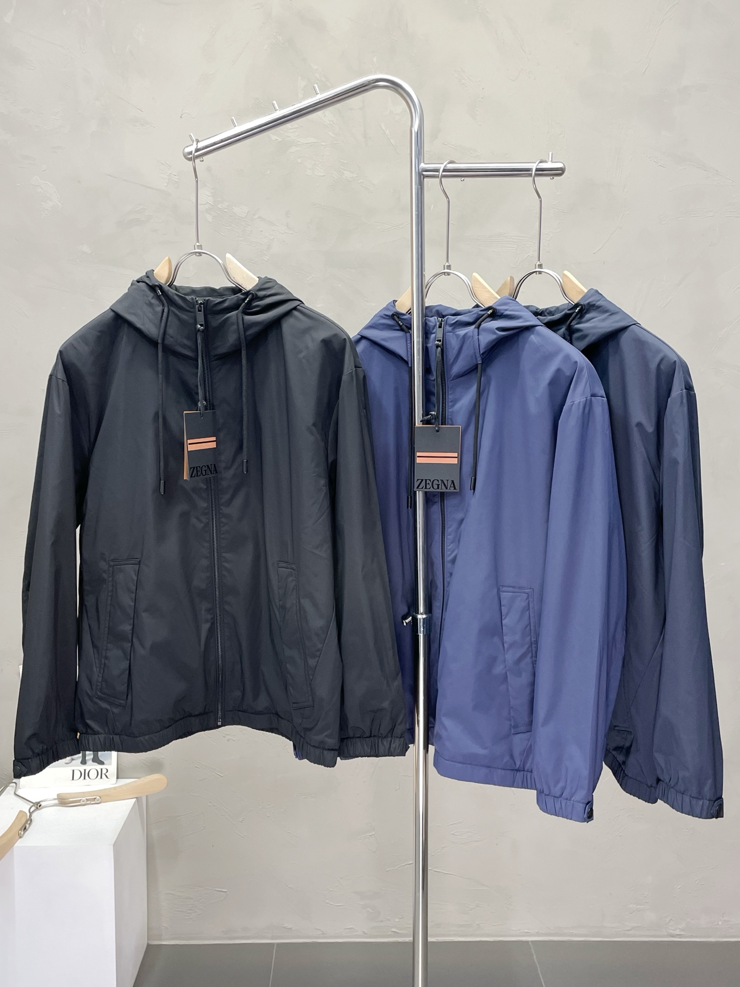 NO:508955,.ZEGNA exclusively offers the latest and fashionable spring and autumn jackets. A jacket with a classic design and appearance, the quality is even more difficult to pick and control. You can buy it directly, which is not to be mistaken for high-end products! Through the detailed pictures, you can feel its powerful aura, and the warm-concentration effect is significant, so you don’t have to worry about the chill at all! It is both fashionable and functional, and the whole style looks more luxurious and elegant! Size M-3XL, zegna, jackets & coats, jackets & coats, alexander wang19860909.ZEGNA杰尼亚独家专供最新时尚春秋夹克. 经典设计感与颜值爆棚的外套,品质更是无法挑剔品控可以直接入手,不容过错的高端臻品！通过细节图片便可感受到它强悍的气场,聚温保暖效果显著,完全不用担心会有一点寒意！时尚与功能性兼备,整款显得更加的奢华大气！ 尺码M-3XL,,zegna,jackets & coats,jackets & coats,alexander wang,Men's clothing