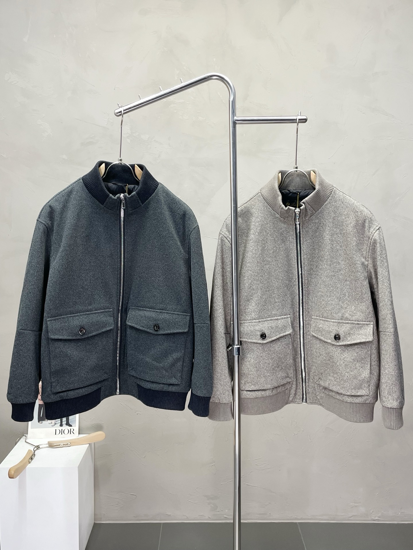 NO:509614,.Down jacket - LP-Loro Piana exclusively offers the latest and fashionable autumn and winter down jackets. A jacket with a classic design and appearance, the quality is even more unscrupulous. You can buy it directly, which is not to be mistaken for high-end products! Through the detailed pictures, you can feel its powerful aura, and the warm-concentration effect is significant, so you don’t have to worry about the chill at all! It is both fashionable and functional, and the whole style looks more luxurious and elegant! Size M-3XL, loro piana, loro piana, jackets & coats, down jacket, alexander wang19860909.羽绒服-LP-Loro Piana诺悠翩雅独家专供最新时尚秋冬羽绒外套. 经典设计感与颜值爆棚的外套,品质更是无法挑剔品控可以直接入手,不容过错的高端臻品！通过细节图片便可感受到它强悍的气场,聚温保暖效果显著,完全不用担心会有一点寒意！时尚与功能性兼备,整款显得更加的奢华大气！ 尺码M-3XL,,loro piana,loro piana,jackets & coats,down jacket,alexander wang,Men's clothing