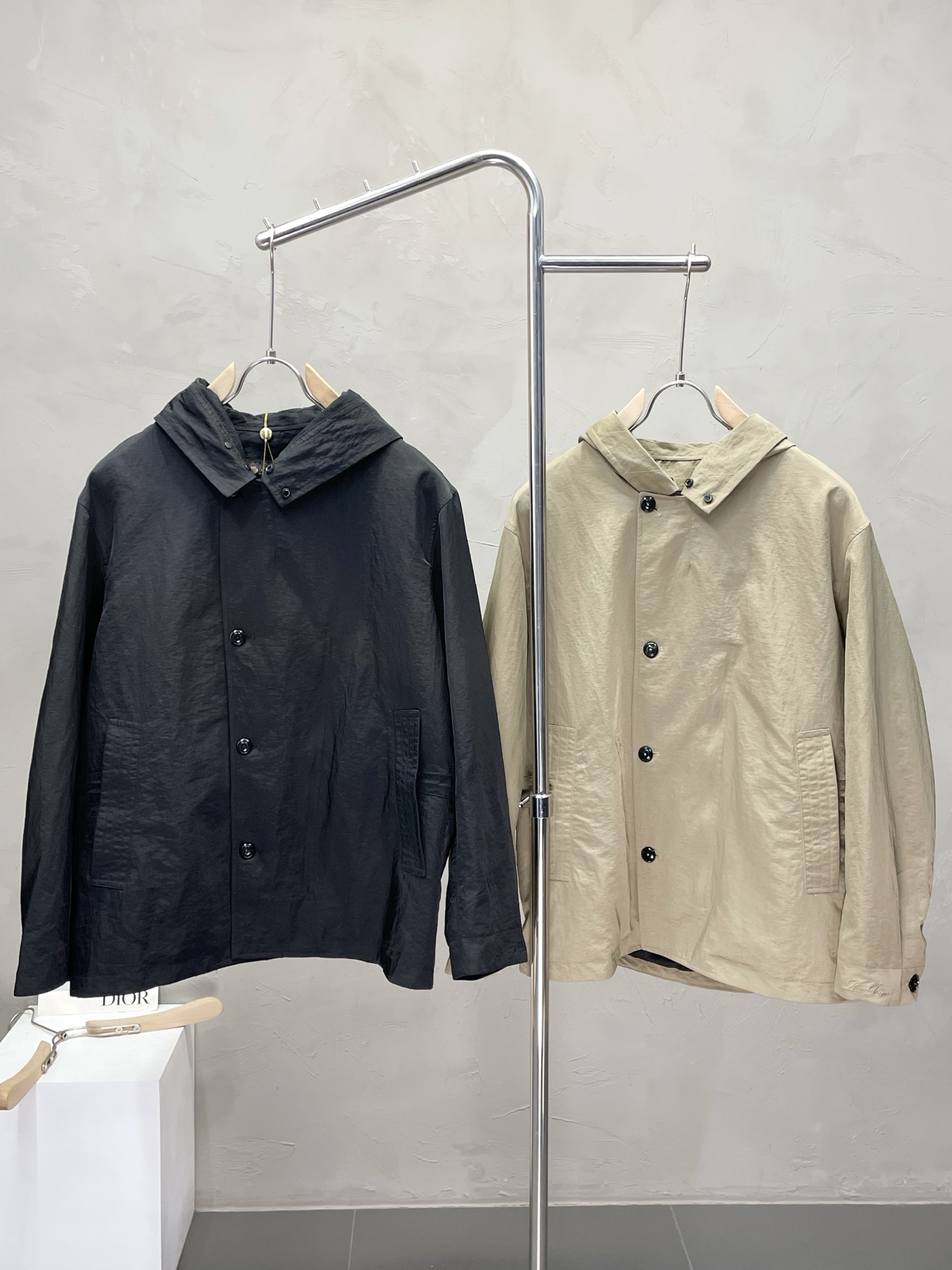 NO:473663,.LP-Loro Piana exclusively offers the latest fashionable autumn and winter jackets. A jacket with a classic design and appearance, and the quality is even more unscrupulous. You can buy it directly. You can't get it wrong! Through the detailed pictures, you can feel its powerful aura, and the warm-concentration effect is significant, so you don’t have to worry about the chill at all! It is both fashionable and functional, and the whole style looks more luxurious and elegant! Size M-3XL, loro piana,loro piana,jackets & coats,jackets & coats,alexander wang19860909.LP-Loro Piana诺悠翩雅独家专供最新时尚秋冬夹克 经典设计感与颜值爆棚的外套,品质更是无法挑剔品控可以直接入手,不容过错的高端臻品！通过细节图片便可感受到它强悍的气场,聚温保暖效果显著,完全不用担心会有一点寒意！时尚与功能性兼备,整款显得更加的奢华大气！ 尺码M-3XL,,loro piana,loro piana,jackets & coats,jackets & coats,alexander wang,Men's clothing