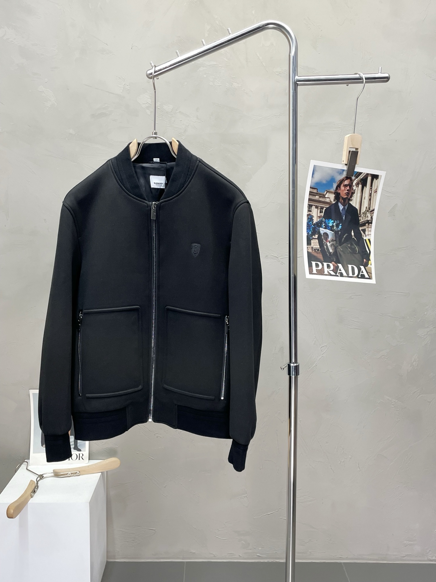 NO:473729,.Burberry exclusively offers the latest fashionable autumn and winter jackets. A jacket with a classic design and appearance, and the quality is even more unscrupulous. You can buy it directly. You can't get it wrong! Through the detailed pictures, you can feel its powerful aura, and the warm-concentration effect is significant, so you don’t have to worry about the chill at all! It is both fashionable and functional, and the whole style looks more luxurious and elegant! Size M-3XL, burberry, burberry, jackets & coats, alexander wang19860909.Burberry巴宝莉独家专供最新时尚秋冬外套.经典设计感与颜值爆棚的外套,品质更是无法挑剔品控可以直接入手,不容过错的高端臻品！通过细节图片便可感受到它强悍的气场,聚温保暖效果显著,完全不用担心会有一点寒意！时尚与功能性兼备,整款显得更加的奢华大气！ 尺码M-3XL,,burberry,burberry,jackets & coats,alexander wang,Men's clothing