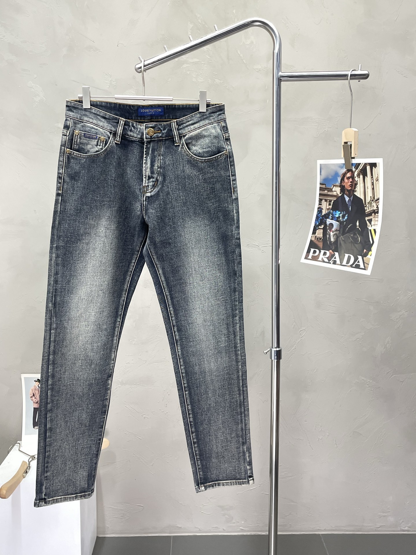 NO:473641,.Louis Vuitton exclusively offers the new autumn and winter jeans high-end version!  Customized fabrics for counters are breathable and comfortable, with impeccable details, and the brand element design concept reflects high quality. The feel is delicate and soft!  It is casually cut, with a great upper body style!  29-40, louis vuitton,louis vuitton,jeans,alexander wang19860909.Louis Vuitton路易威登独家专供新款秋冬牛仔裤高端版本！专柜定制面料 透气舒适度高,细节无可挑剔,品牌元素设计理念,体现高品质.手感细腻柔软！呈现休闲裁剪,上身版型超赞！码数29-40,,louis vuitton,louis vuitton,jeans,alexander wang,Men's clothing