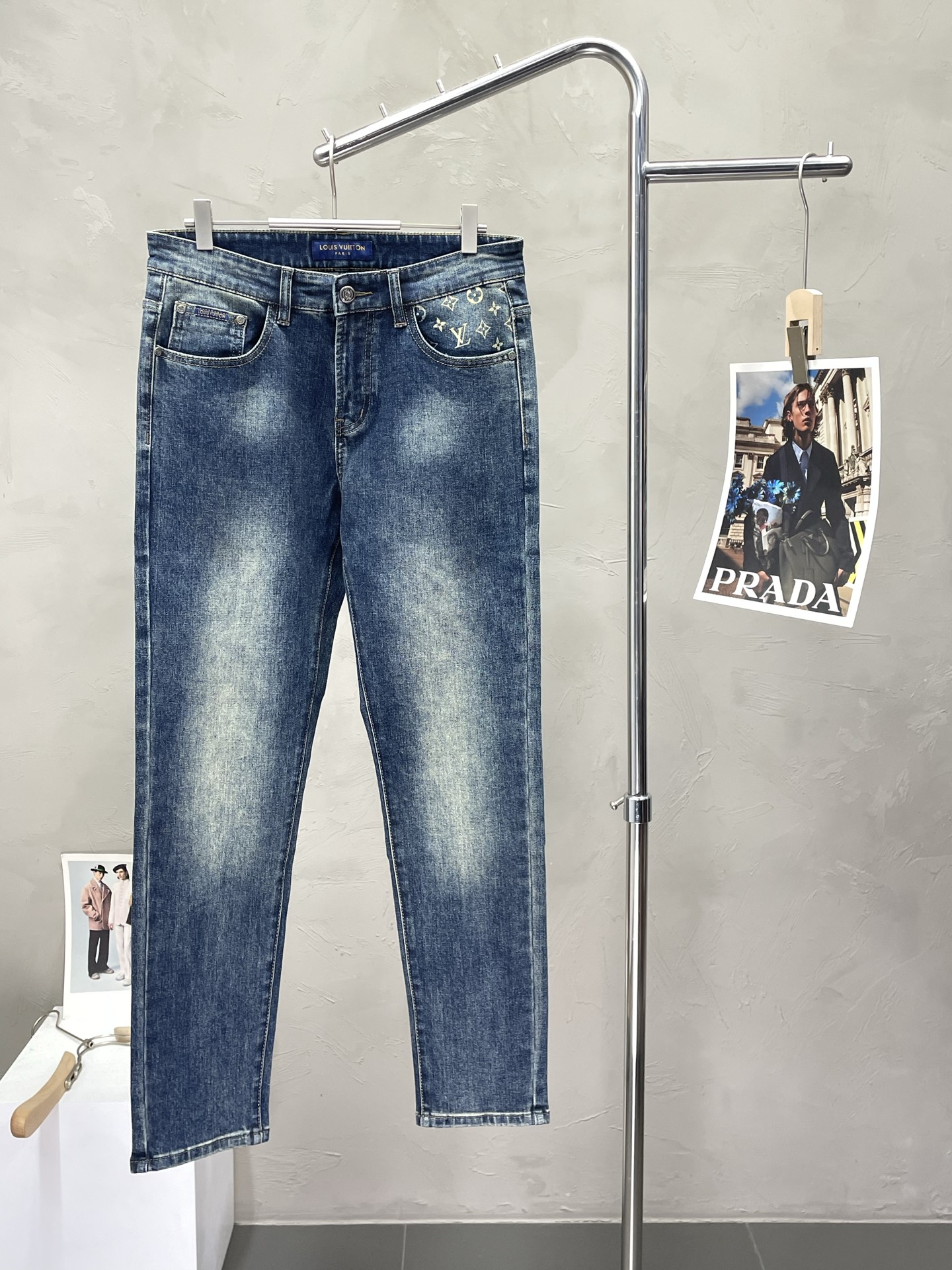 NO:476279,.Louis Vuitton exclusively offers the new autumn and winter jeans high-end version!  Customized fabrics for counters are breathable and comfortable, with impeccable details, and the brand element design concept reflects high quality. The feel is delicate and soft!  It is casually cut, with a great upper body style!  29-40, louis vuitton,louis vuitton,jeans,alexander wang19860909.Louis Vuitton路易威登独家专供新款秋冬牛仔裤高端版本！专柜定制面料 透气舒适度高,细节无可挑剔,品牌元素设计理念,体现高品质.手感细腻柔软！呈现休闲裁剪,上身版型超赞！码数29-40,,louis vuitton,louis vuitton,jeans,alexander wang,Men's clothing