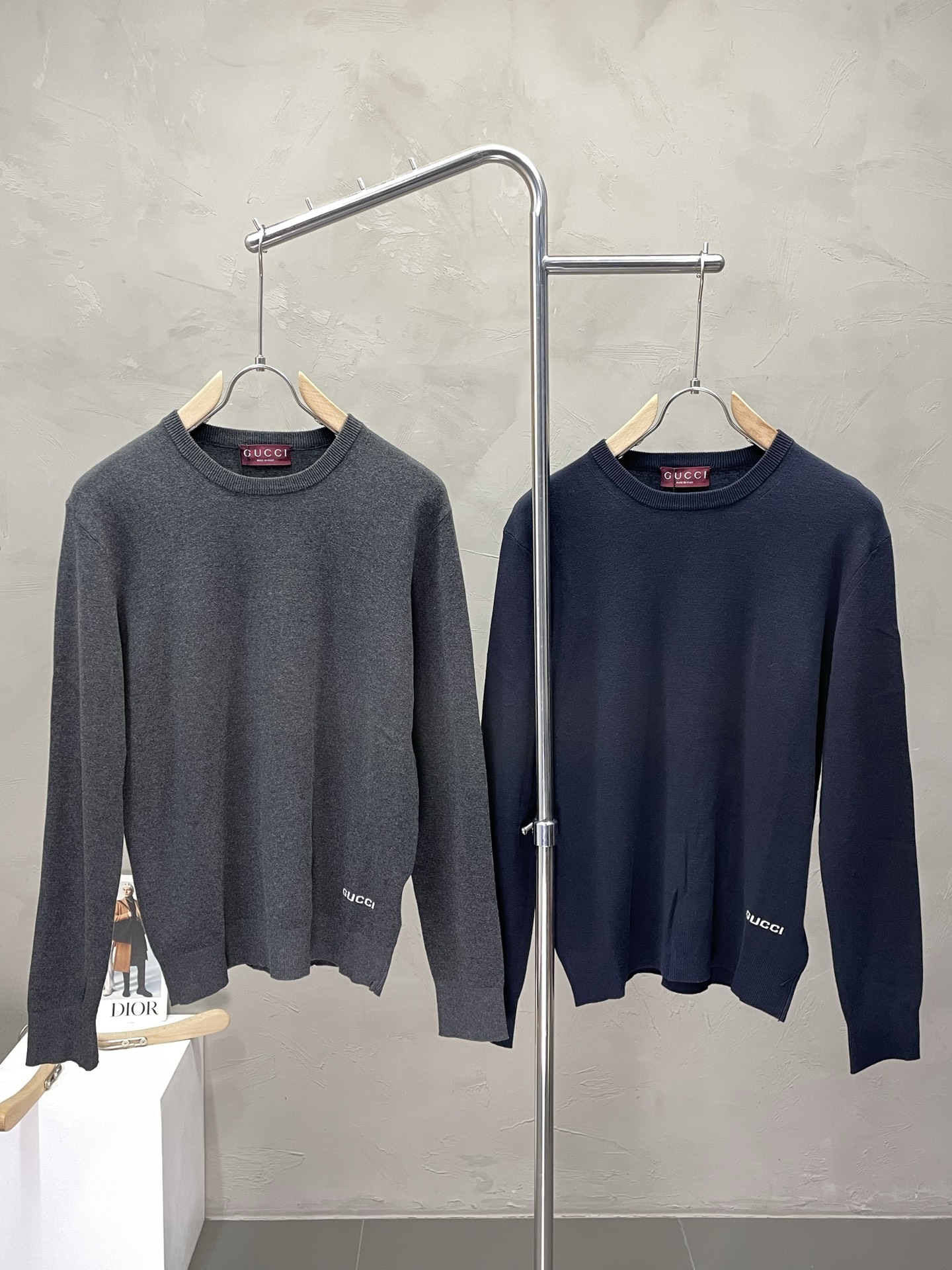 NO:473684,.Gucci exclusively provides the latest fashionable pullover sweaters. A jacket with a classic design and appearance, and the quality is even more unscrupulous. You can buy it directly. You can't get it wrong! Through the detailed pictures, you can feel its powerful aura, and the warm-concentration effect is significant, so you don’t have to worry about the chill at all! It is both fashionable and functional, and the whole style looks more luxurious and elegant! Size S-XL, gucci, gucci, jackets & coats, sweaters, alexander wang19860909.Gucci古驰独家专供最新时尚套头毛衣 经典设计感与颜值爆棚的外套,品质更是无法挑剔品控可以直接入手,不容过错的高端臻品！通过细节图片便可感受到它强悍的气场,聚温保暖效果显著,完全不用担心会有一点寒意！时尚与功能性兼备,整款显得更加的奢华大气！ 尺码S-XL,,gucci,gucci,jackets & coats,sweaters,alexander wang,Men's clothing