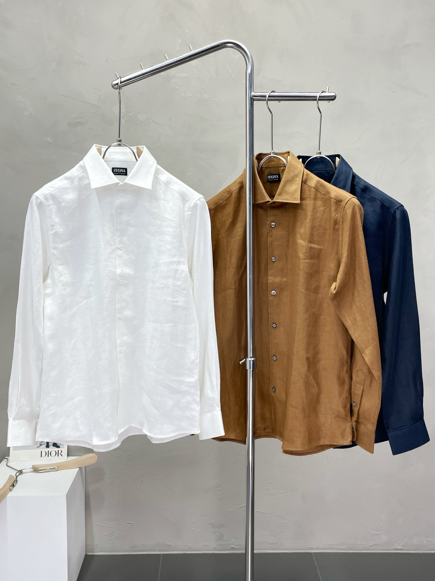 NO:485701,.ZEGNA exclusively offers new original single men's casual shirts, high-end customization, high-end version, fashionable and versatile imported linen fabric, super soft and delicate, skin-friendly and comfortable to wear, high-end boutique, OEM, fine production, very good for the top body, men's essential items, three standards, code M-3XL,,zegna,shirts,alexander wang19860909.ZEGNA杰尼亚独家专供新款原单男士休闲衬衫 高端定制 高端版本 时尚百搭爆款进口亚麻面料 手感超柔软细腻 穿着亲肤舒适 高端精品 代工厂精细做上身非常赞 男士必备单品 三标齐全 码数M-3XL,,zegna,shirts,alexander wang,Men's clothing