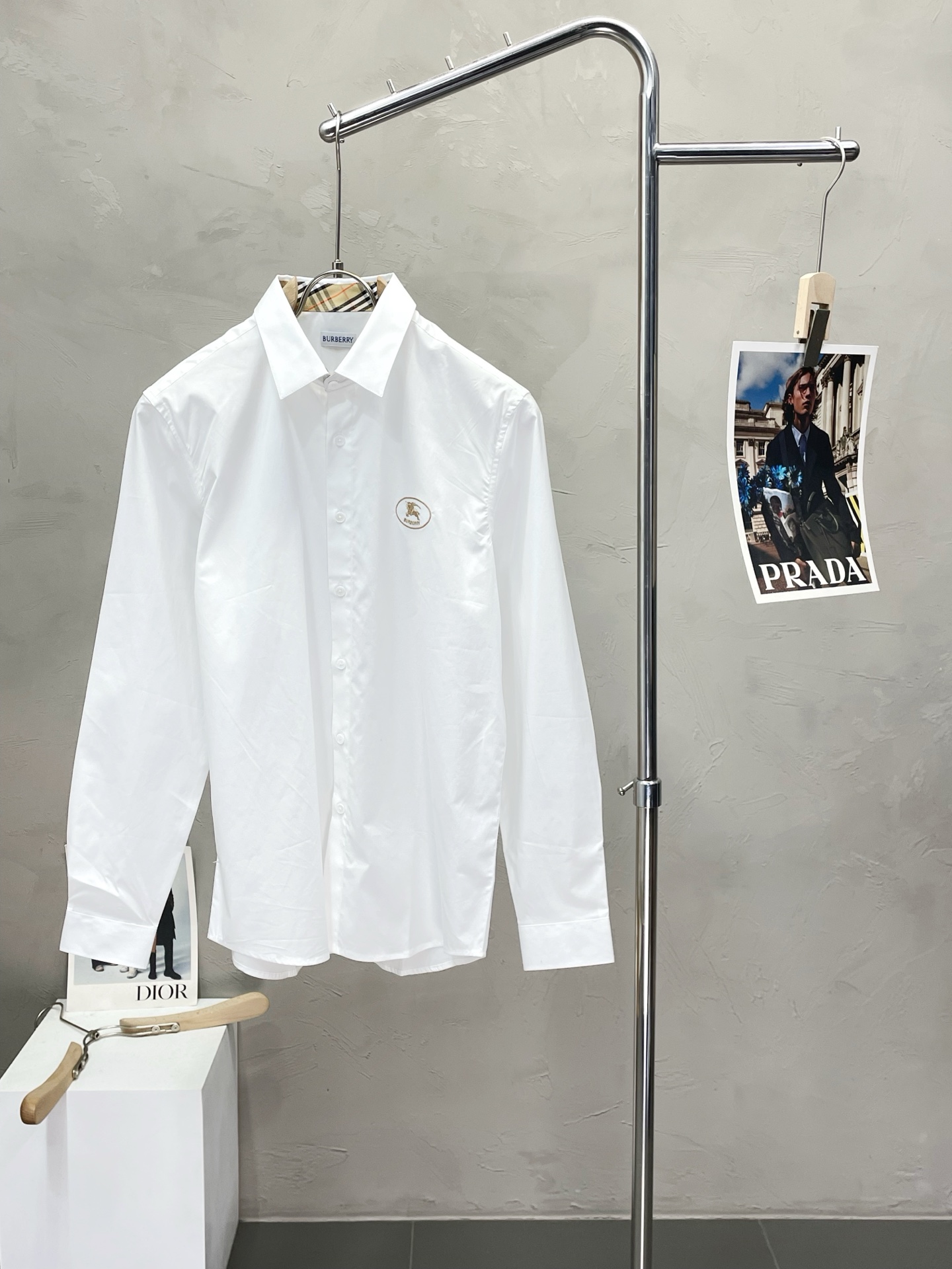 NO:485717,.Burberry Burberry exclusively offers new original single men's casual shirts. High-end customization. High-end version. Fashionable and versatile imported fabrics. Super soft and delicate touch. Skin-friendly and comfortable to wear. High-end boutique. OEM is very good at making the upper body. Men's essential items. Complete three standards. S-2XL, burberry, burberry, shirts, alexander wang.19860909.Burberry巴宝莉独家专供新款原单男士休闲衬衫 高端定制 高端版本 时尚百搭爆款进口面料 手感超柔软细腻 穿着亲肤舒适 高端精品 代工厂精细做上身非常赞 男士必备单品 三标齐全 码数S-2XL,,burberry,burberry,shirts,alexander wang,Men's clothing