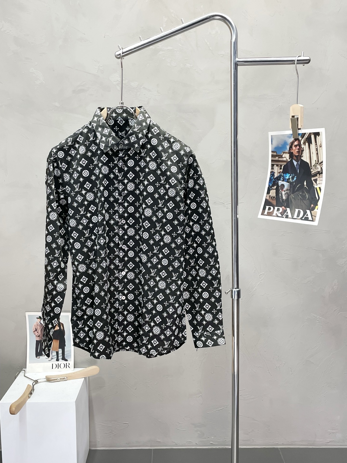 NO:485725,.Louis Vuitton exclusively offers new spring and autumn original single men's casual shirts. High-end customization. High-end version. Fashionable and versatile imported fabrics. Super soft and delicate touch. Comfortable skin-friendly and comfortable. High-end boutique. OEM is very good at making the upper body. Must have men's essential items. Three standards are complete. Number M-3XL,,louis vuitton,louis vuitton,shirts,alexander wang.19860909.Louis Vuitton路易威登独家专供新款春秋原单男士休闲衬衫 高端定制 高端版本 时尚百搭爆款进口面料 手感超柔软细腻 穿着亲肤舒适 高端精品 代工厂精细做上身非常赞 男士必备单品 三标齐全 码数M-3XL,,louis vuitton,louis vuitton,shirts,alexander wang,Men's clothing