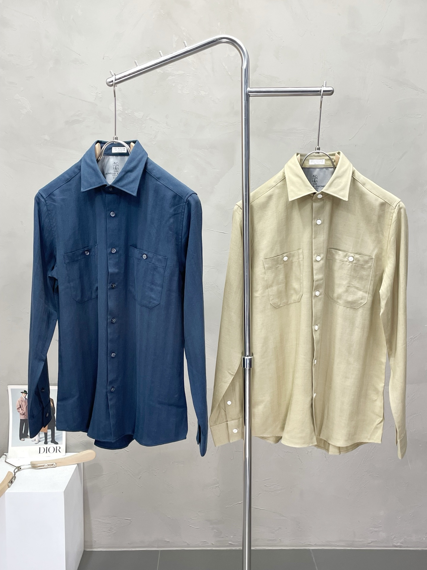 NO:485730,.BC-Brunello Cucinali exclusively offers new original single men's casual shirts. High-end customization. High-end version. Fashionable and versatile imported linen fabric. Super soft and delicate touch. Skin-friendly and comfortable to wear. High-end boutique. OEM is very good for fine production. Men's essential items. Three standards are complete. Number of codes M-3XL,,brunello cucinelli,shirts,alexander wang.19860909.BC-Brunello Cucinali布鲁内洛·库奇内利独家专供新款原单男士休闲衬衫 高端定制 高端版本 时尚百搭爆款进口亚麻面料 手感超柔软细腻 穿着亲肤舒适 高端精品 代工厂精细做上身非常赞 男士必备单品 三标齐全 码数M-3XL,,brunello cucinelli,shirts,alexander wang,Men's clothing