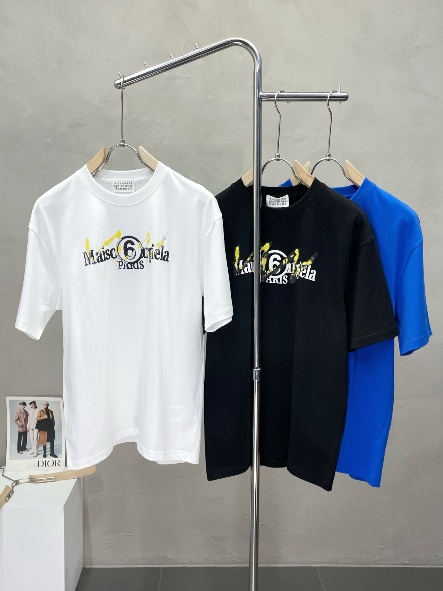 NO:476261,.Masion Margiela Mason Magiela MM6 exclusively offers new original single men's casual short sleeves, high-end customization, high-end version, fashionable and versatile imported fabric, super soft and delicate, skin-friendly and comfortable to wear, high-end boutique, OEM factory fine-made top body is very good, men's essential items, three standards, S-3XL,,masion margiela,masion margiela,T-shirt,alexander wang19860909.Masion Margiela梅森马吉拉MM6独家专供新款原单男士休闲短袖 高端定制 高端版本 时尚百搭爆款进口面料 手感超柔软细腻 穿着亲肤舒适 高端精品 代工厂精细做上身非常赞 男士必备单品 三标齐全 码数S-3XL,,masion margiela,masion margiela,T-shirt,alexander wang,Men's clothing