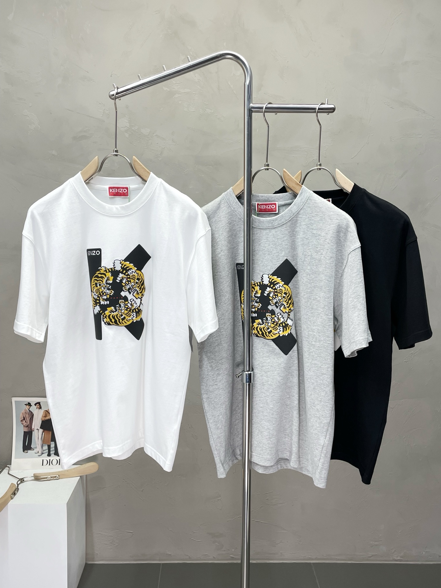 NO:473666,.KENZO exclusively offers new original single men's casual short sleeves, high-end customization, high-end version, fashionable and versatile imported fabric, super soft and delicate, skin-friendly and comfortable to wear, high-end boutique, OEM, fine-made top body, very good, men's essential items, complete three standards, S-3XL, T-shirt, alexander wang19860909.KENZO肯佐独家专供新款原单男士休闲短袖 高端定制 高端版本 时尚百搭爆款进口面料 手感超柔软细腻 穿着亲肤舒适 高端精品 代工厂精细做上身非常赞 男士必备单品 三标齐全 码数S-3XL,,T-shirt,alexander wang,Men's clothing