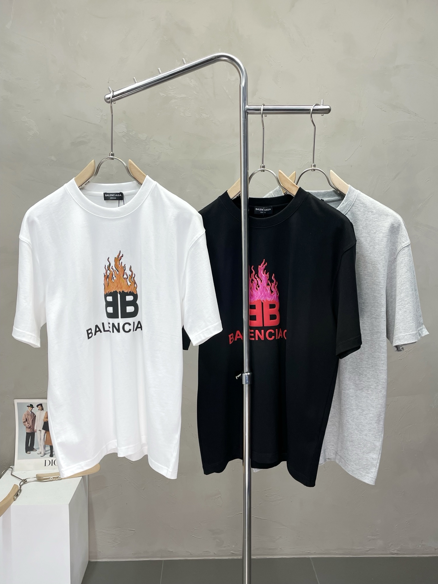 NO:507538,.Balenciaga exclusively offers new original single men's casual short sleeves, high-end customization, high-end version, fashionable and versatile imported fabric, super soft and delicate, skin-friendly and comfortable to wear, high-end boutique, OEM, fine-made top body, very good, men's essential items, three standards, S-3XL,,balenciaga,balenciaga,T-shirt,alexander wang19860909.Balenciaga巴黎世家独家专供新款原单男士休闲短袖 高端定制 高端版本 时尚百搭爆款进口面料 手感超柔软细腻 穿着亲肤舒适 高端精品 代工厂精细做上身非常赞 男士必备单品 三标齐全 码数S-3XL,,balenciaga,balenciaga,T-shirt,alexander wang,Men's clothing