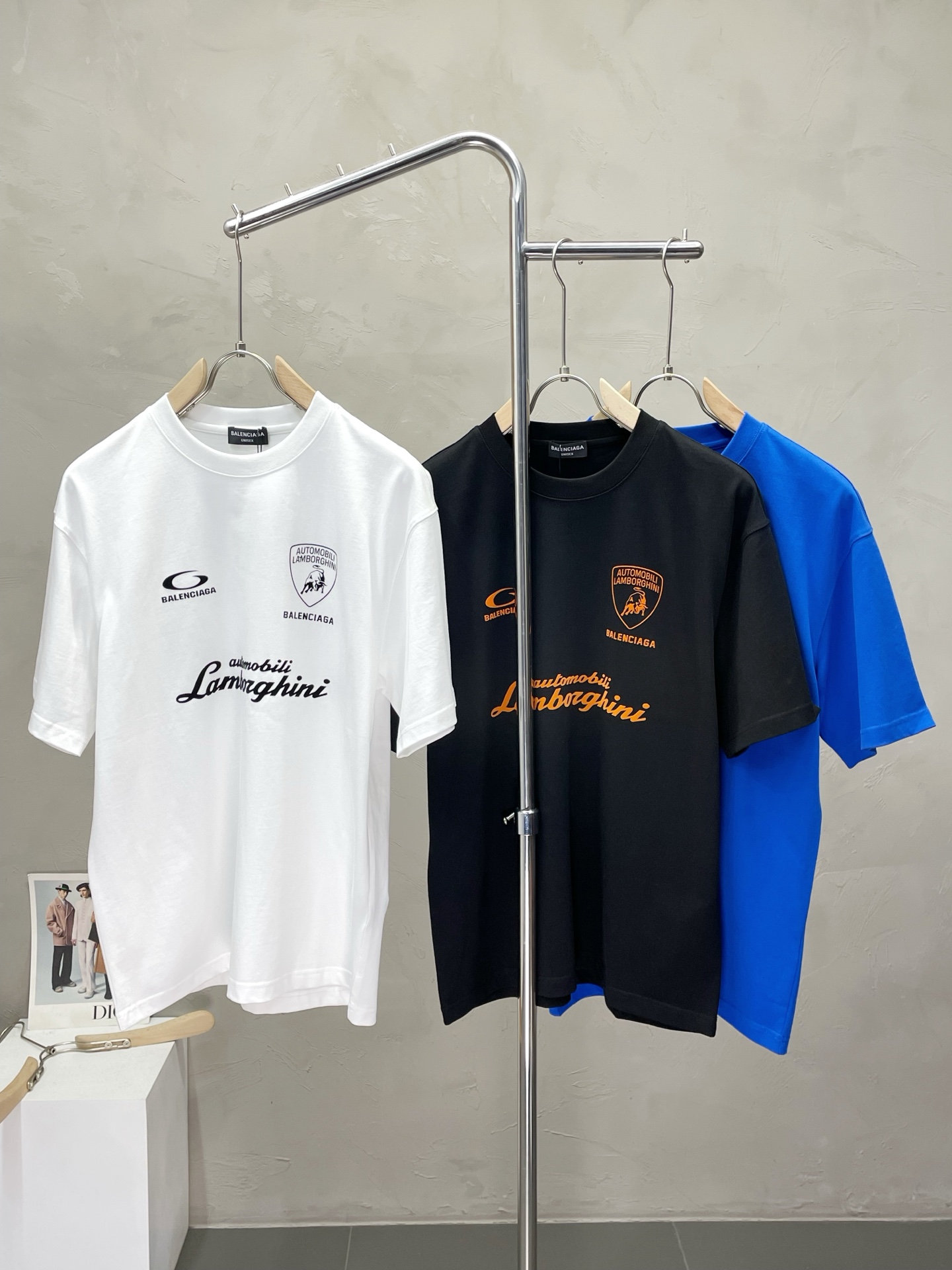 NO:485692,.Balenciaga exclusively offers new original single men's casual short sleeves, high-end customization, high-end version, fashionable and versatile imported fabric, super soft and delicate, skin-friendly and comfortable to wear, high-end boutique, OEM, fine-made top body, very good, men's essential items, three standards, S-3XL,,balenciaga,balenciaga,T-shirt,alexander wang19860909.Balenciaga巴黎世家独家专供新款原单男士休闲短袖 高端定制 高端版本 时尚百搭爆款进口面料 手感超柔软细腻 穿着亲肤舒适 高端精品 代工厂精细做上身非常赞 男士必备单品 三标齐全 码数S-3XL,,balenciaga,balenciaga,T-shirt,alexander wang,Men's clothing