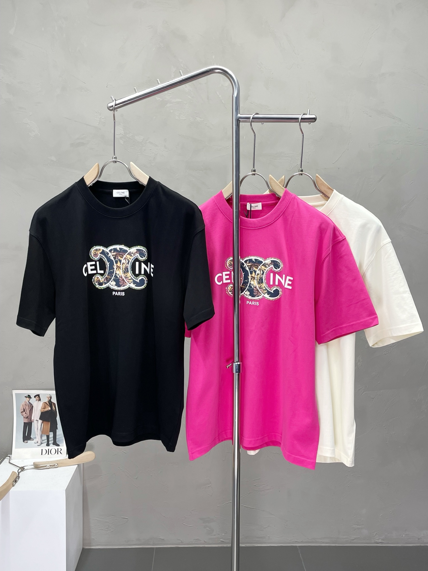 NO:507543,.CELINE exclusively offers new original single men's casual short sleeves, high-end customization, high-end version, fashionable and versatile imported fabric, super soft and delicate, skin-friendly and comfortable to wear, high-end boutique, OEM, fine-made top body, very good, men's essential items, complete three standards, S-3XL,,celine,celine,T-shirt,alexander wang19860909.CELINE赛琳独家专供新款原单男士休闲短袖 高端定制 高端版本 时尚百搭爆款进口面料 手感超柔软细腻 穿着亲肤舒适 高端精品 代工厂精细做上身非常赞 男士必备单品 三标齐全 码数S-3XL,,celine,celine,T-shirt,alexander wang,Men's clothing