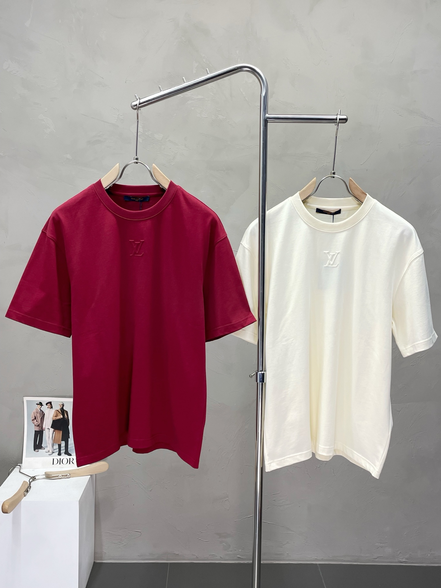 NO:485750,.Louis Vuitton exclusively offers new original single men's casual short sleeves, high-end customization, high-end version, fashionable and versatile imported fabric, super soft and delicate, skin-friendly and comfortable to wear, high-end boutique, OEM, fine-made top body, very good, men's essential items, three standards, S-3XL,,louis vuitton,louis vuitton,T-shirt,alexander wang19860909.Louis Vuitton路易威登独家专供新款原单男士休闲短袖 高端定制 高端版本 时尚百搭爆款进口面料 手感超柔软细腻 穿着亲肤舒适 高端精品 代工厂精细做上身非常赞 男士必备单品 三标齐全 码数S-3XL,,louis vuitton,louis vuitton,T-shirt,alexander wang,Men's clothing