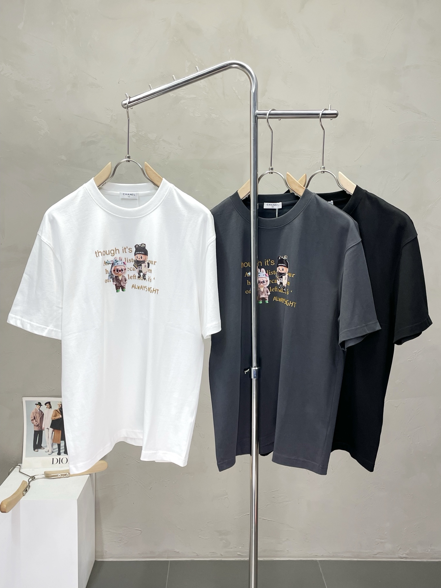 NO:507553,.CHANEL Chanel exclusively offers new original single men's casual short sleeves, high-end customization, high-end version, fashionable and versatile imported fabric, super soft and delicate, skin-friendly and comfortable to wear, high-end boutique, OEM, fine production, very good for the upper body, men's essential items, complete three standards, S-3XL, chanel, chanel, T-shirt, alexander wang19860909.CHANEL香奈儿独家专供新款原单男士休闲短袖 高端定制 高端版本 时尚百搭爆款进口面料 手感超柔软细腻 穿着亲肤舒适 高端精品 代工厂精细做上身非常赞 男士必备单品 三标齐全 码数S-3XL,,chanel,chanel,T-shirt,alexander wang,Men's clothing