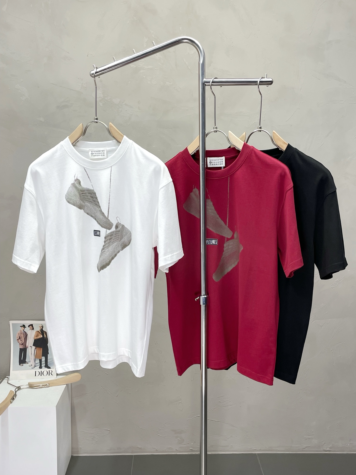 NO:507558,.Masion Margiela Mason Magiela MM6 exclusively offers new original single men's casual short sleeves, high-end customization, high-end version, fashionable and versatile imported fabric, super soft and delicate, skin-friendly and comfortable to wear, high-end boutique, OEM factory fine-made top body is very good, men's essential items, three standards, S-3XL,,masion margiela,masion margiela,T-shirt,alexander wang19860909.Masion Margiela梅森马吉拉MM6独家专供新款原单男士休闲短袖 高端定制 高端版本 时尚百搭爆款进口面料 手感超柔软细腻 穿着亲肤舒适 高端精品 代工厂精细做上身非常赞 男士必备单品 三标齐全 码数S-3XL,,masion margiela,masion margiela,T-shirt,alexander wang,Men's clothing